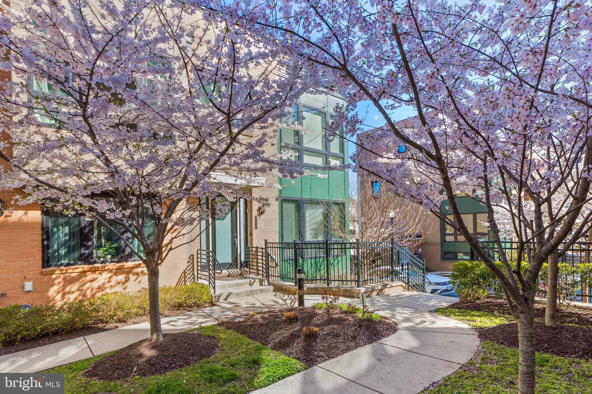 CAMBRIA SQUARE - Residential