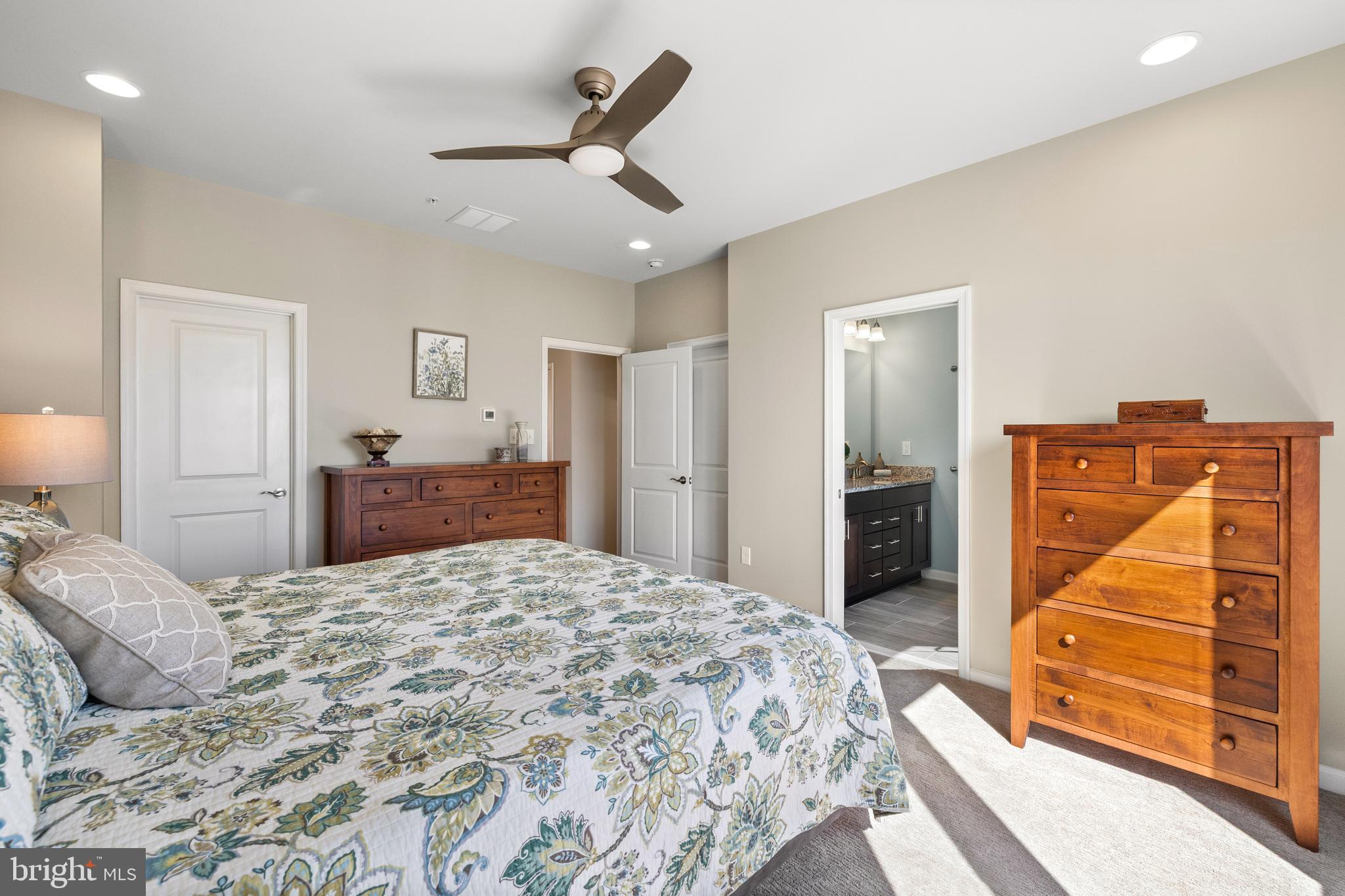 CAMBRIA SQUARE - Residential