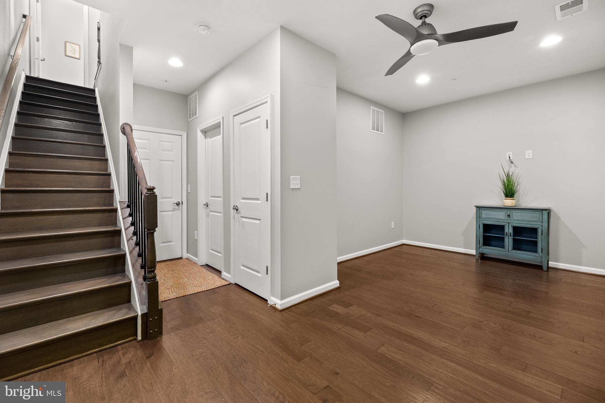 CAMBRIA SQUARE - Residential