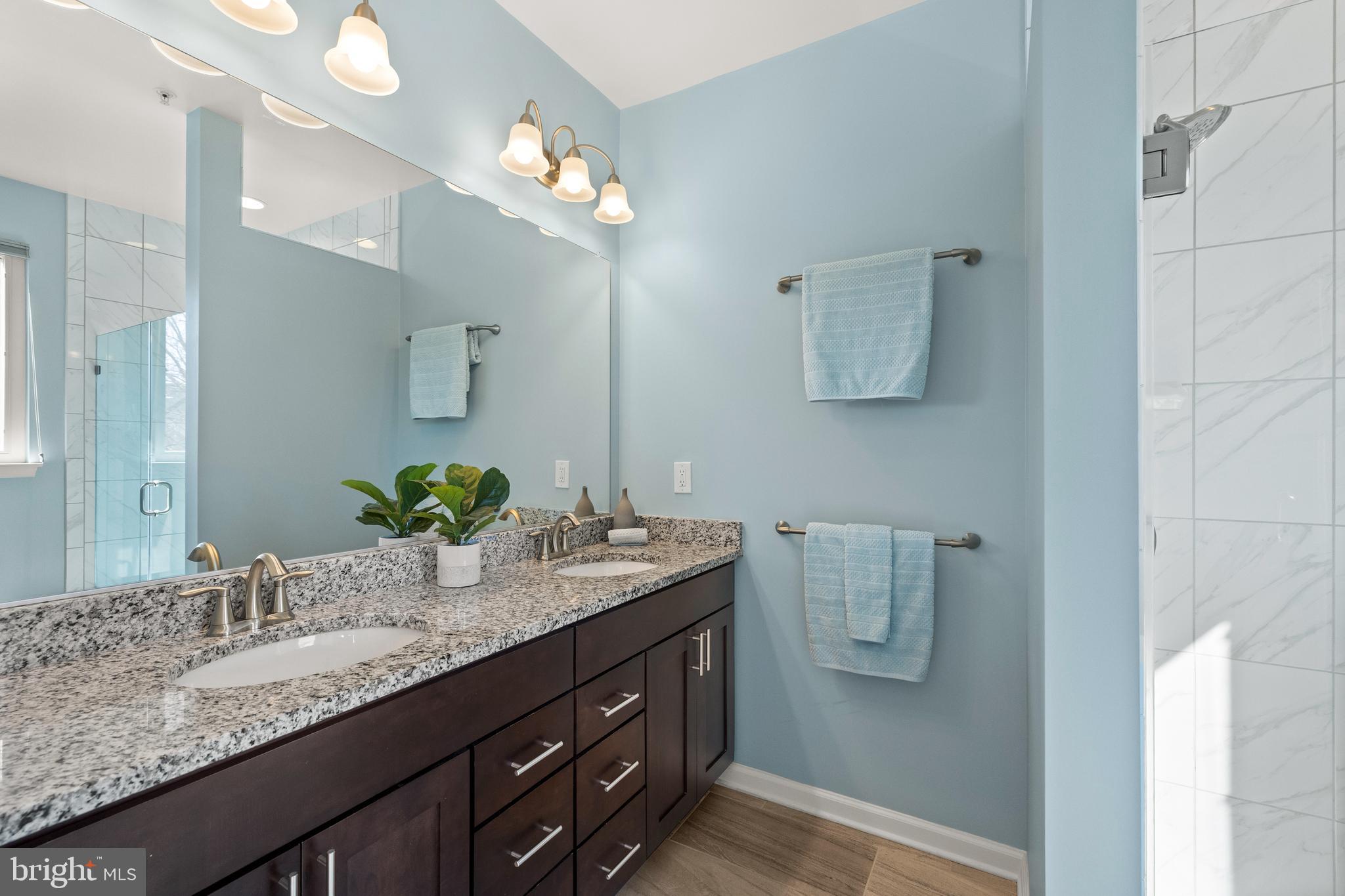 CAMBRIA SQUARE - Residential