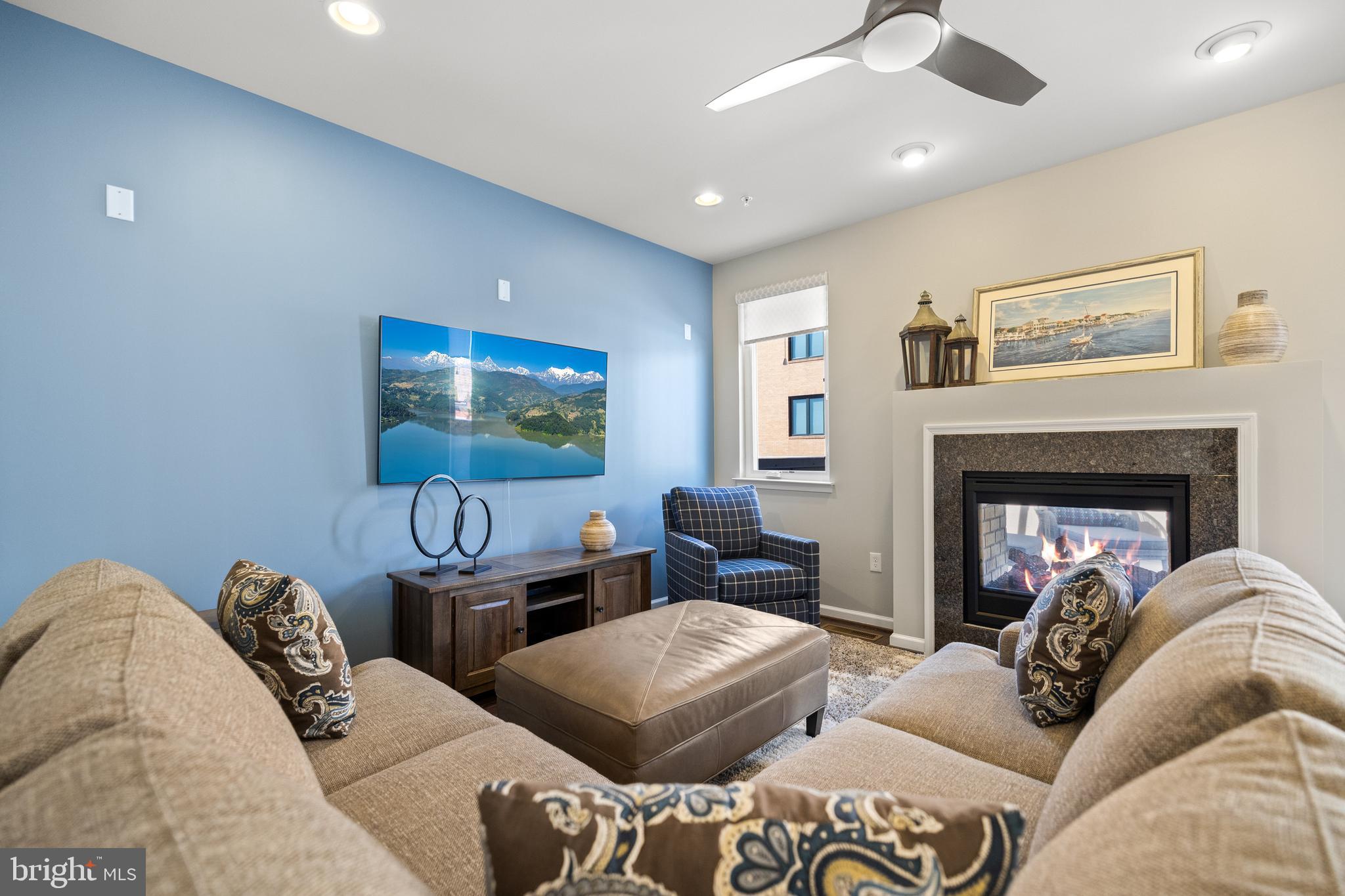 CAMBRIA SQUARE - Residential