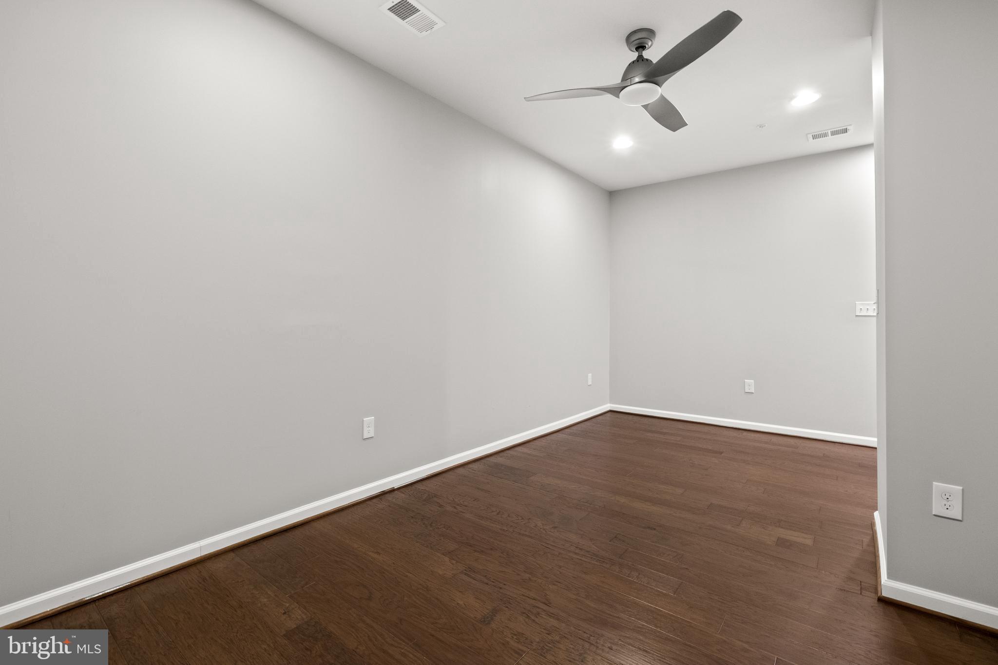 CAMBRIA SQUARE - Residential