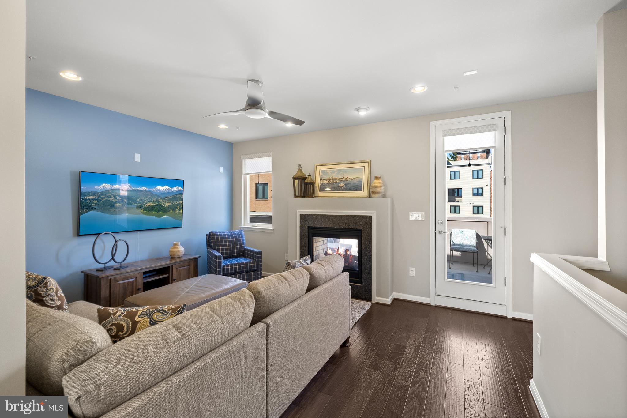 CAMBRIA SQUARE - Residential