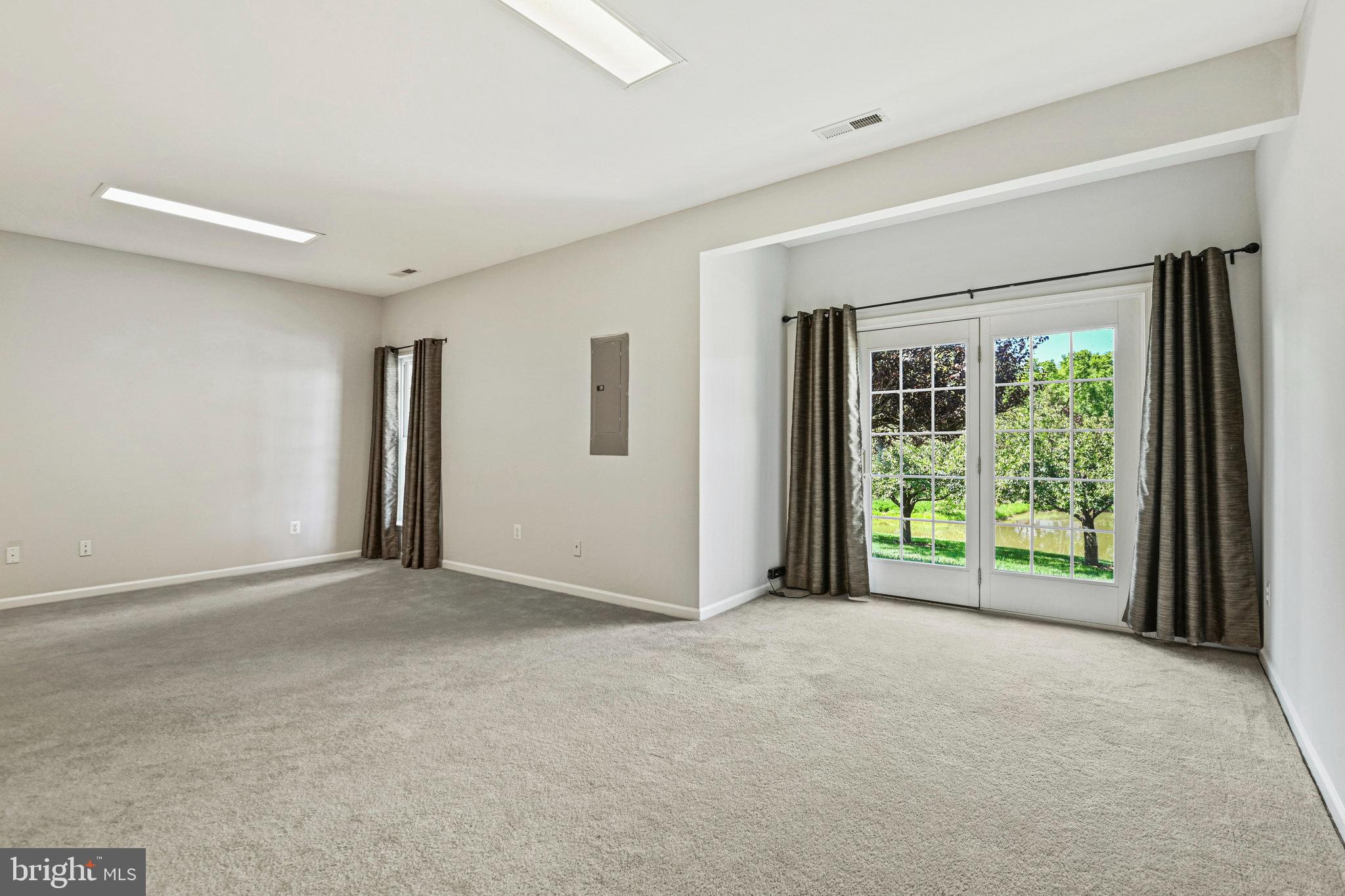 LOUDOUN VALLEY ESTATES - Residential Lease