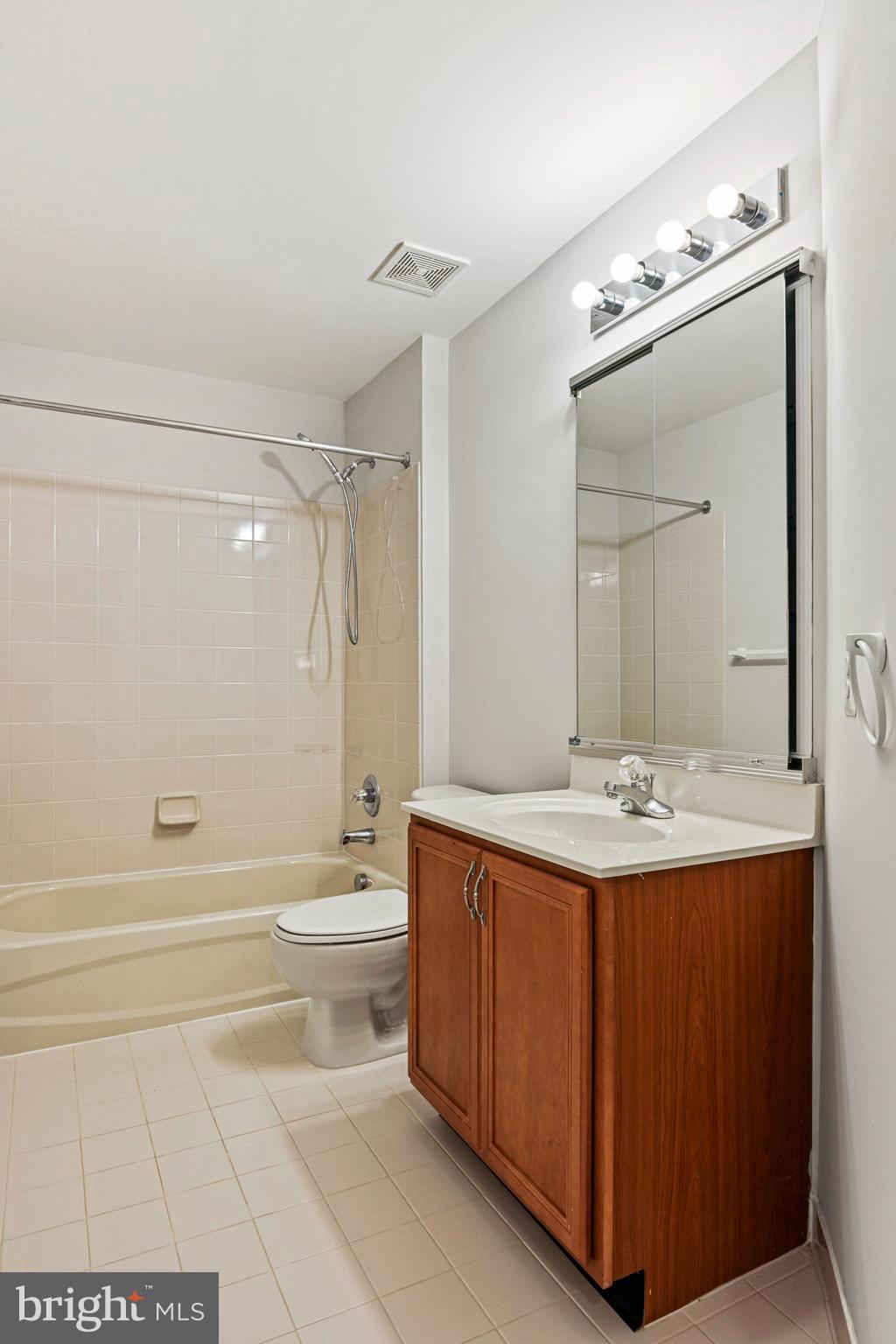 LOUDOUN VALLEY ESTATES - Residential Lease