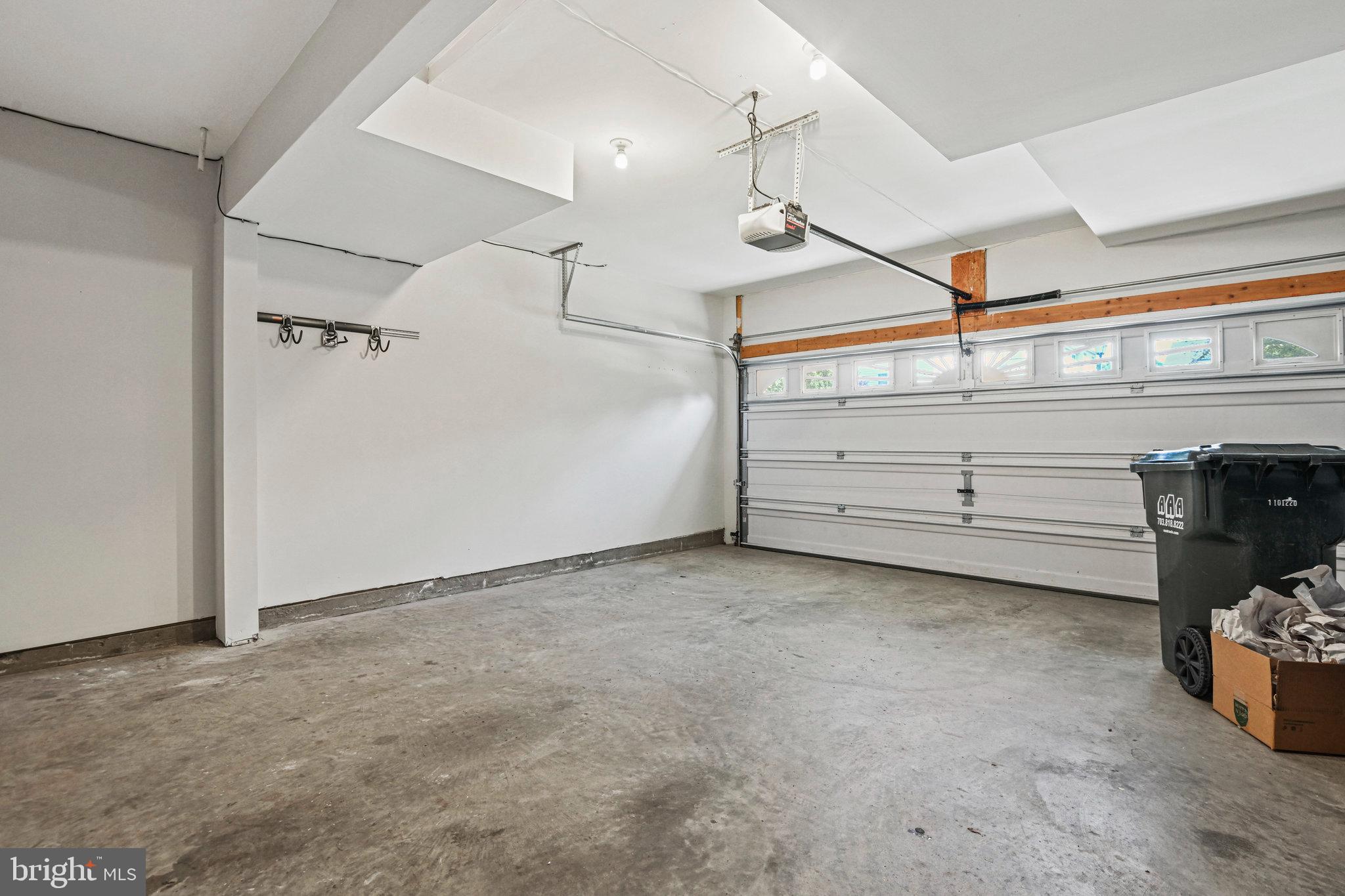 LOUDOUN VALLEY ESTATES - Residential Lease