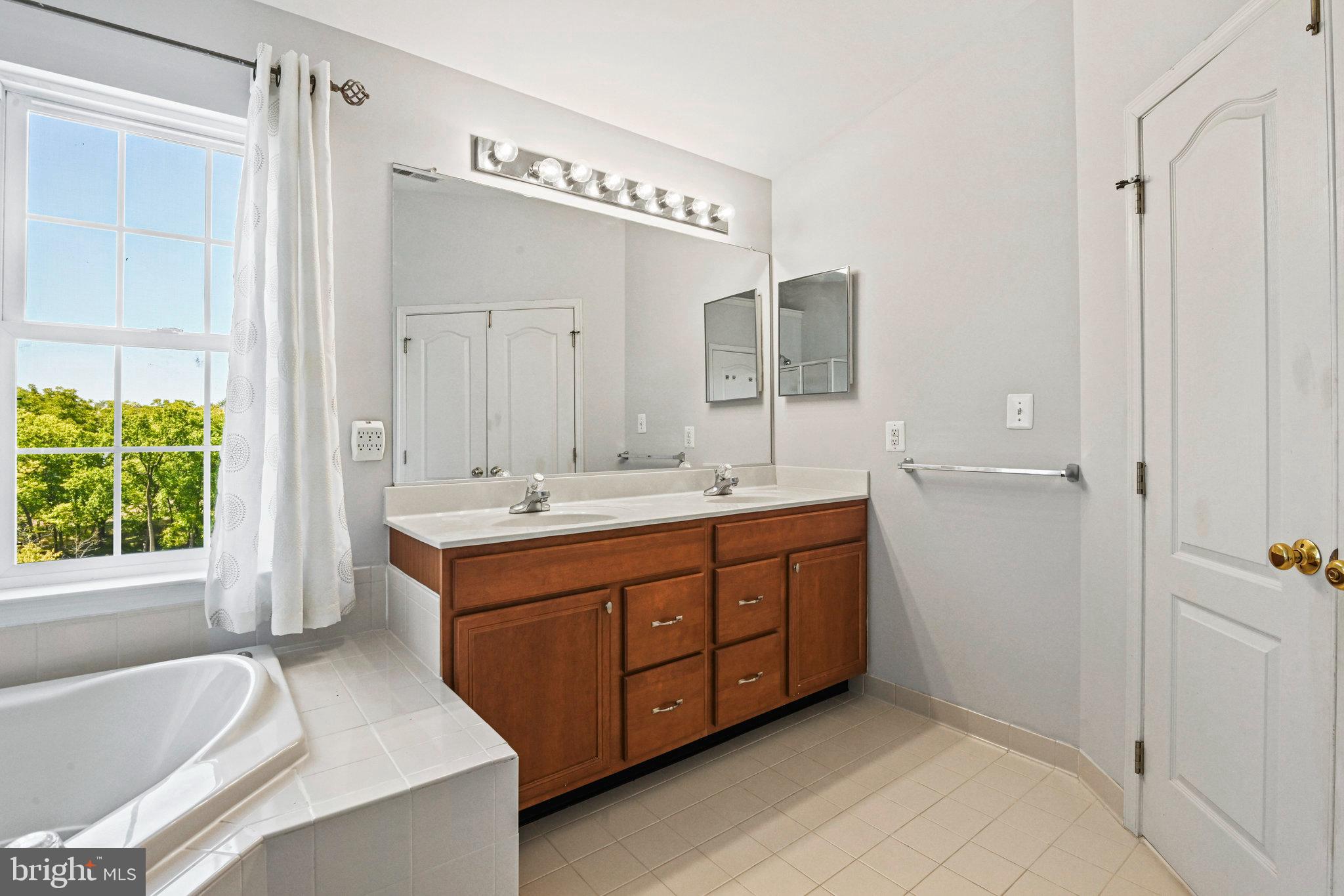 LOUDOUN VALLEY ESTATES - Residential Lease