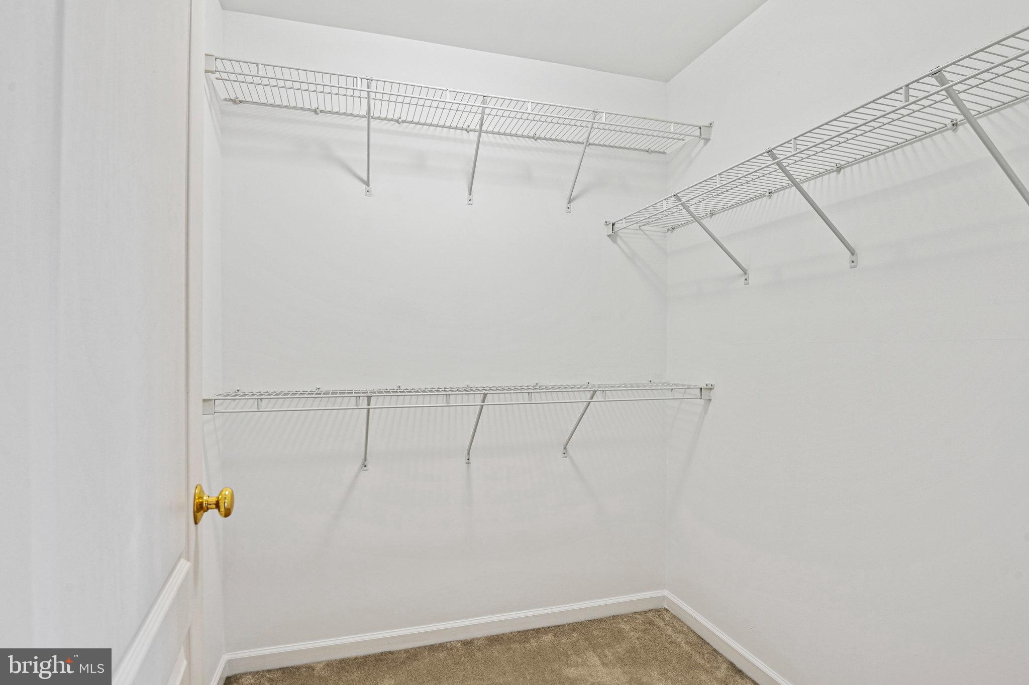 LOUDOUN VALLEY ESTATES - Residential Lease