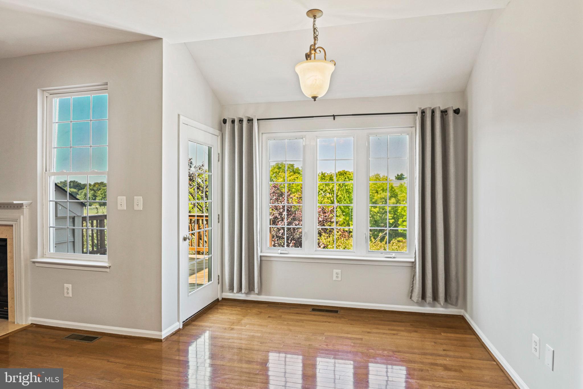 LOUDOUN VALLEY ESTATES - Residential Lease