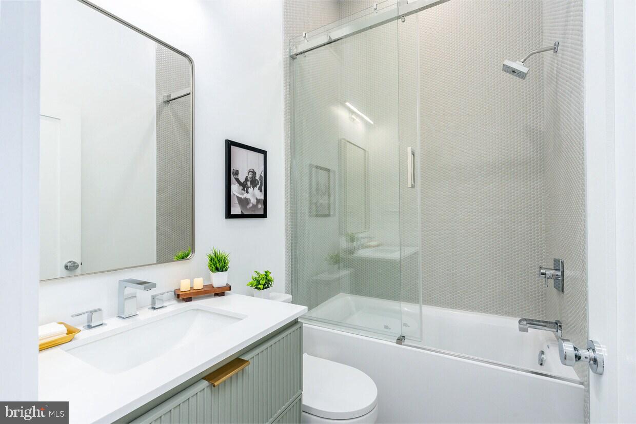 GERMANTOWN - Commercial Sale