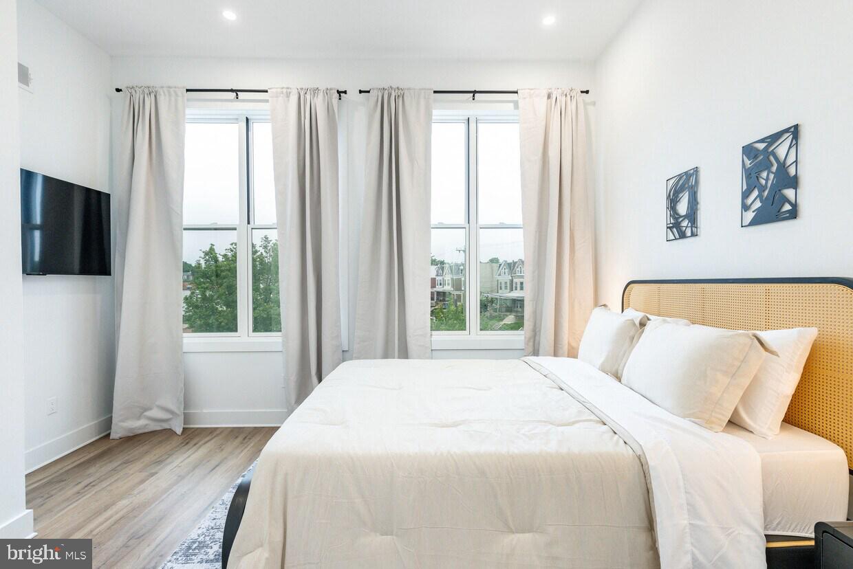 GERMANTOWN - Commercial Sale