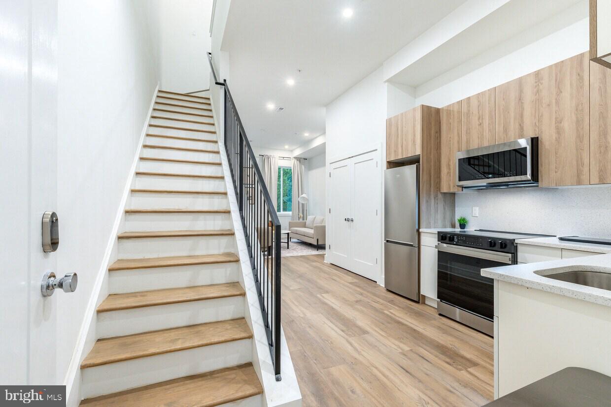 GERMANTOWN - Commercial Sale