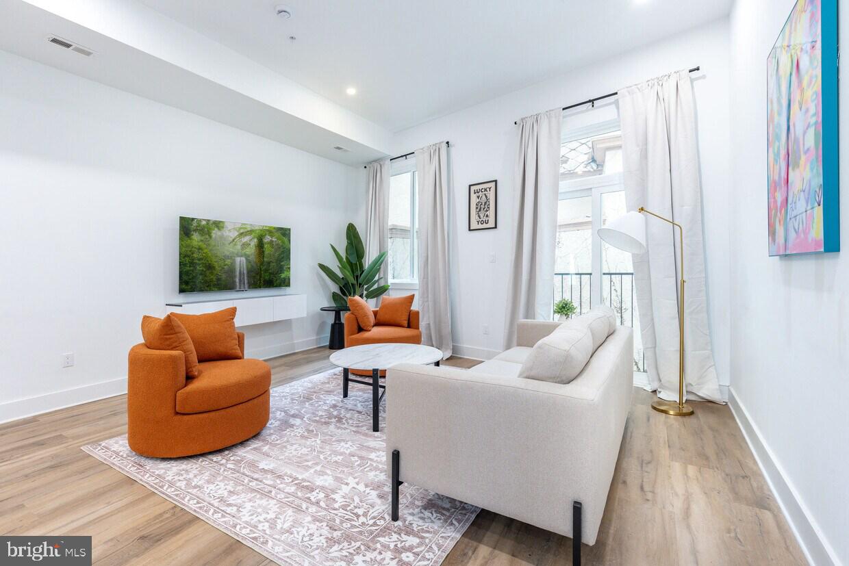 GERMANTOWN - Commercial Sale