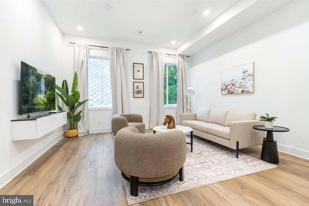 GERMANTOWN - Commercial Sale