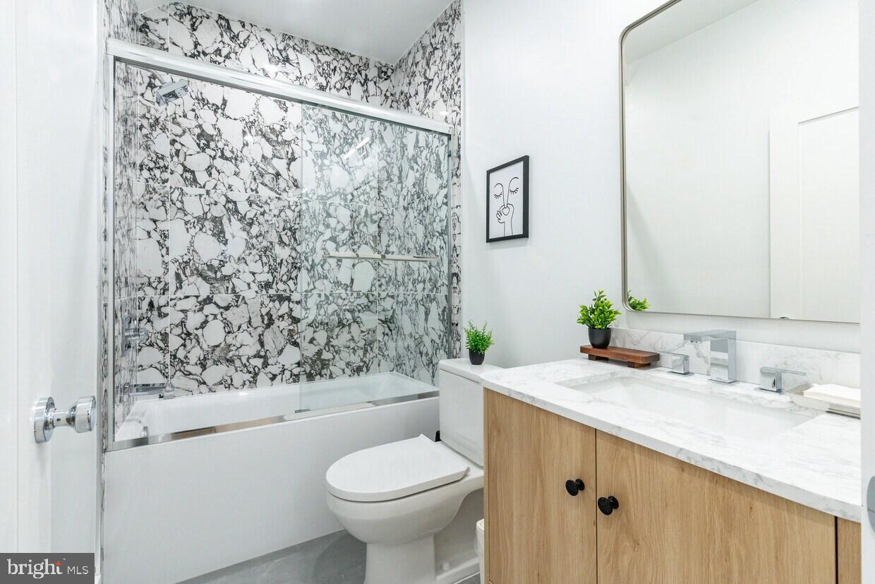 GERMANTOWN - Commercial Sale