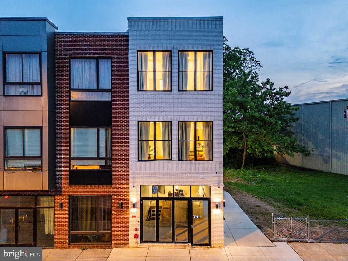 GERMANTOWN - Commercial Sale