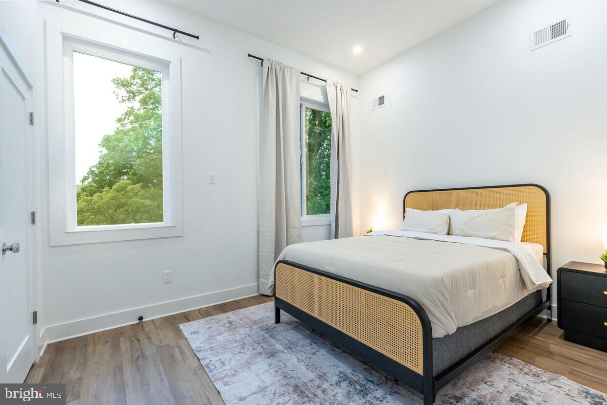 GERMANTOWN - Commercial Sale