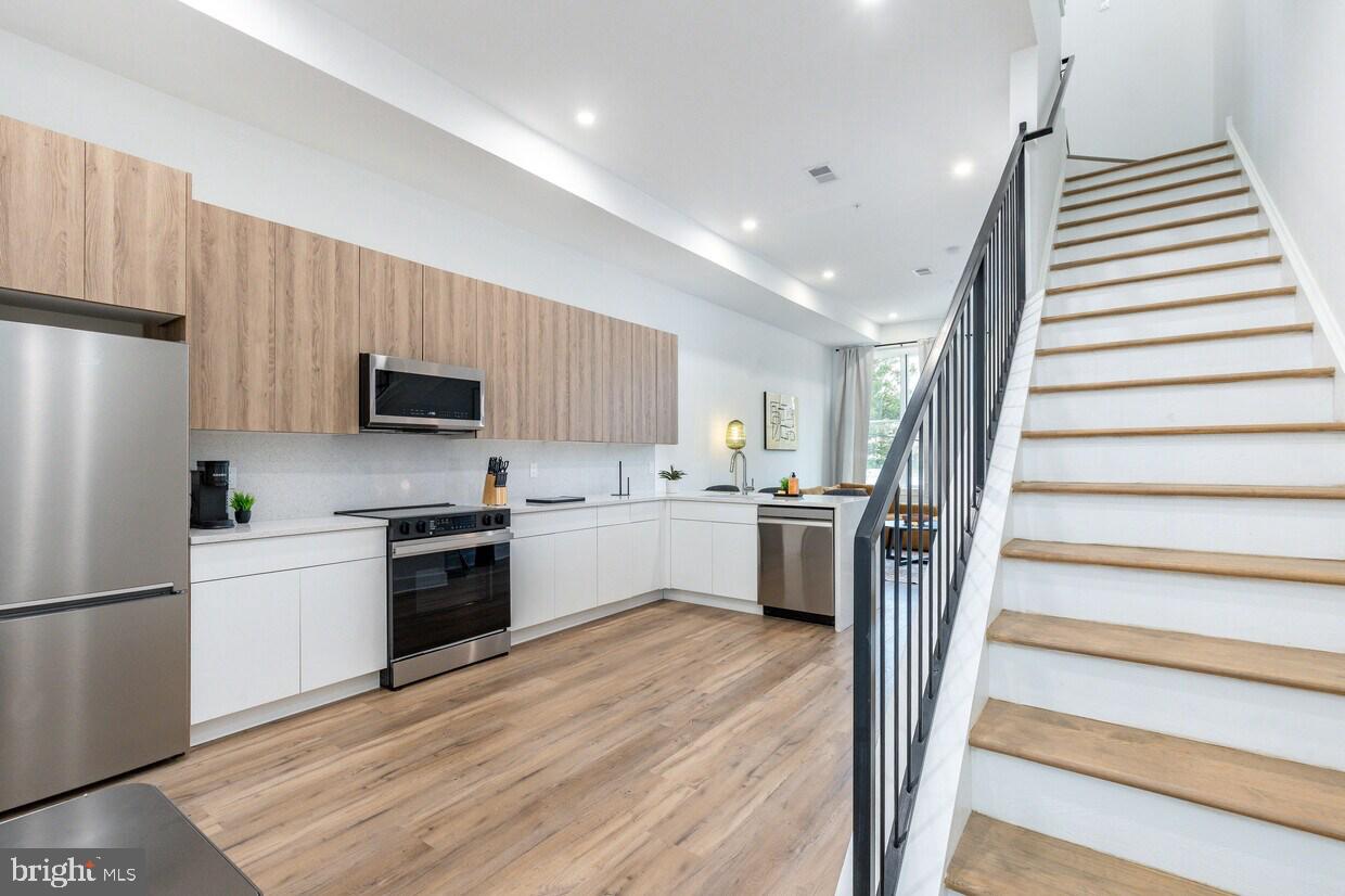 GERMANTOWN - Commercial Sale