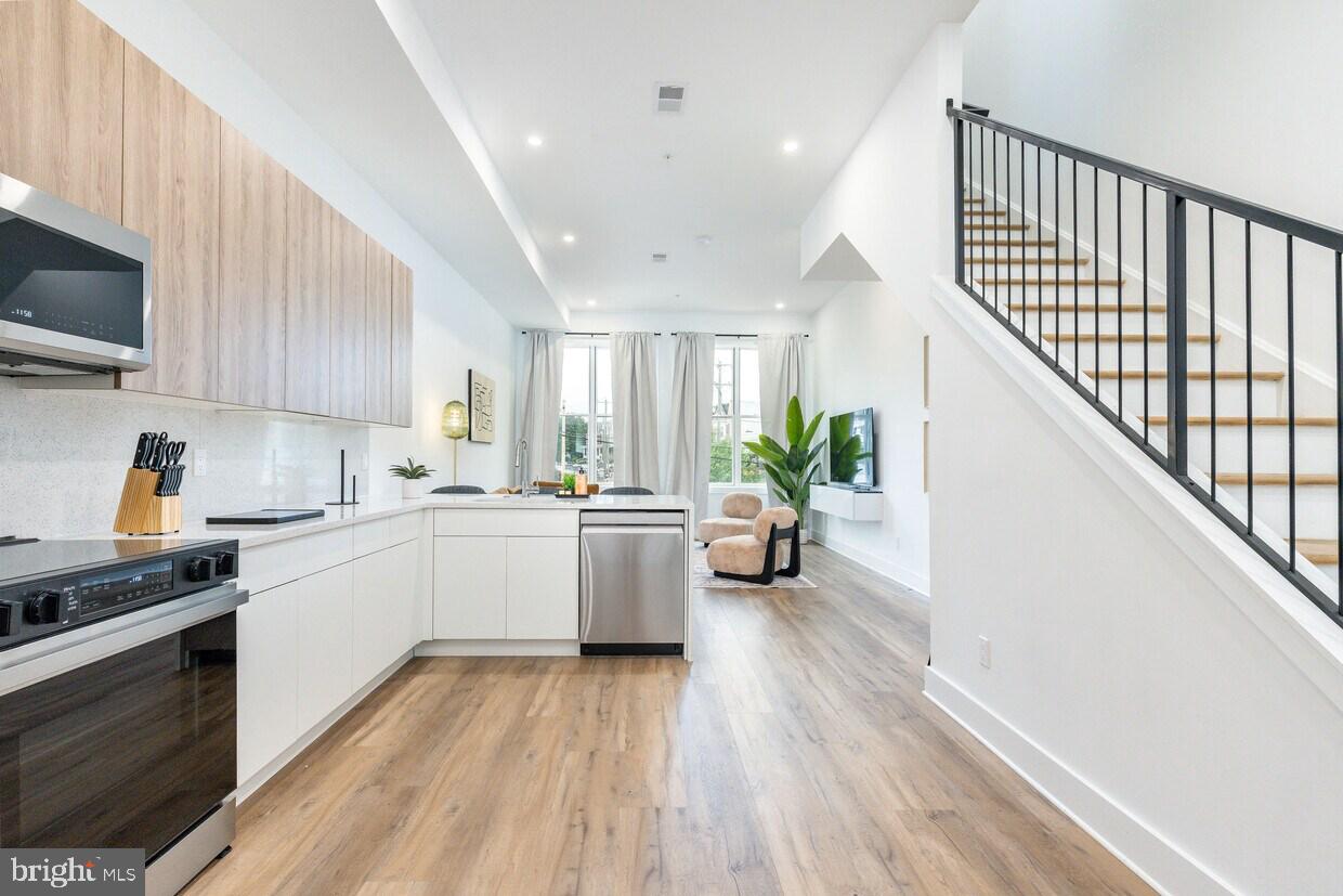 GERMANTOWN - Commercial Sale