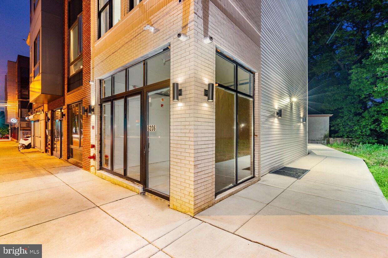 GERMANTOWN - Commercial Sale