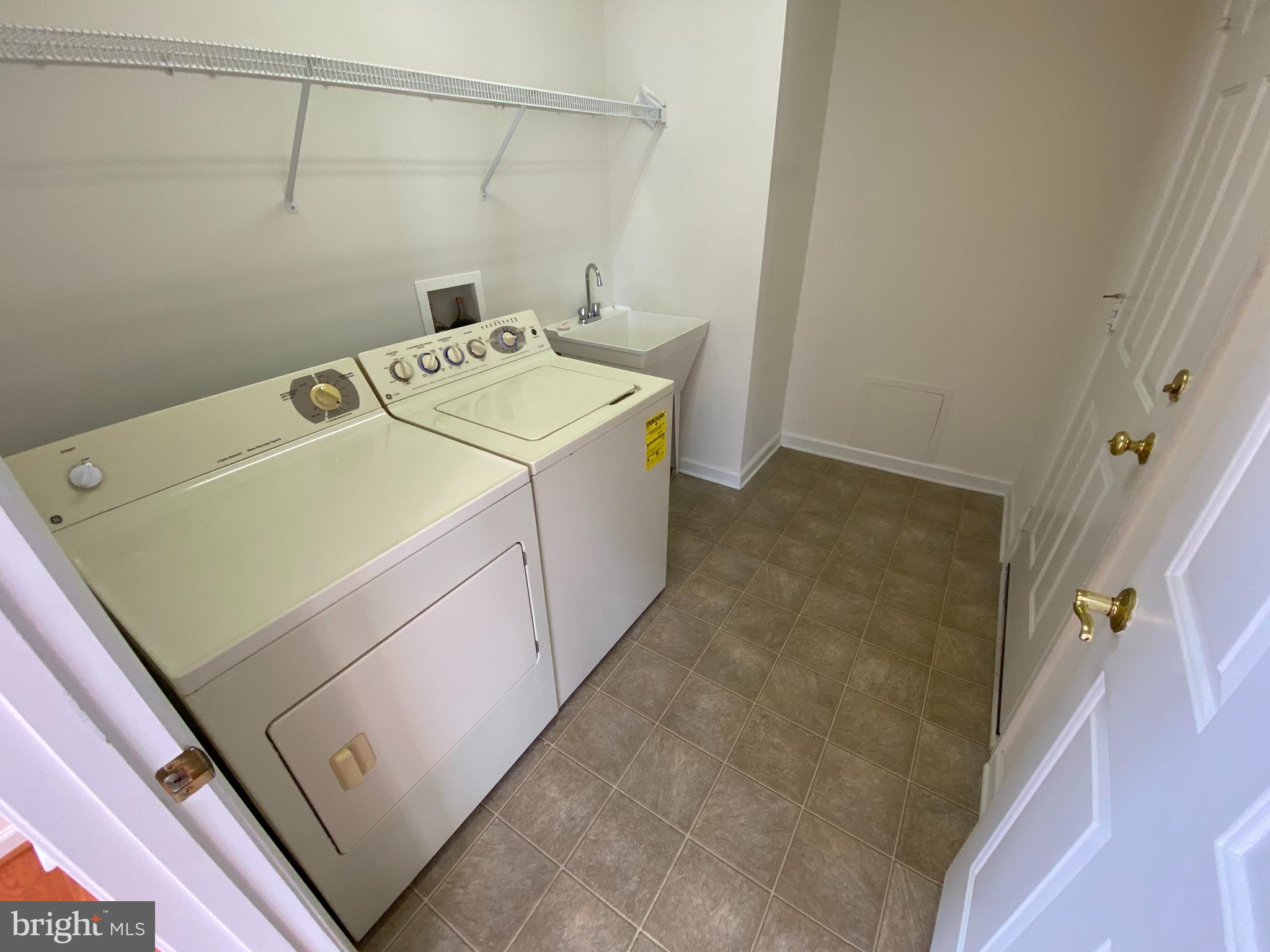 VILLAS AT SNOWDEN - Residential Lease