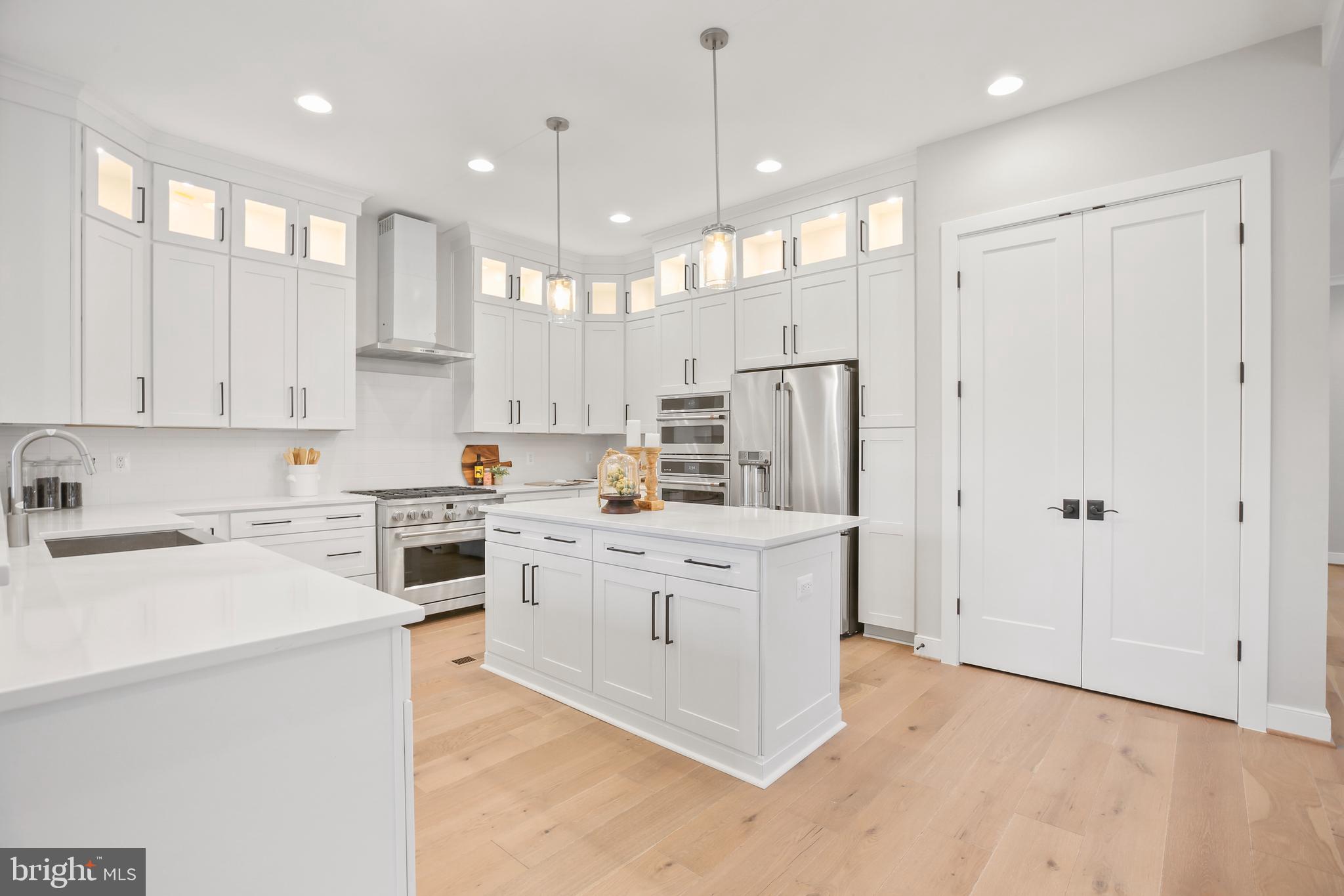 LEE CREST - Residential