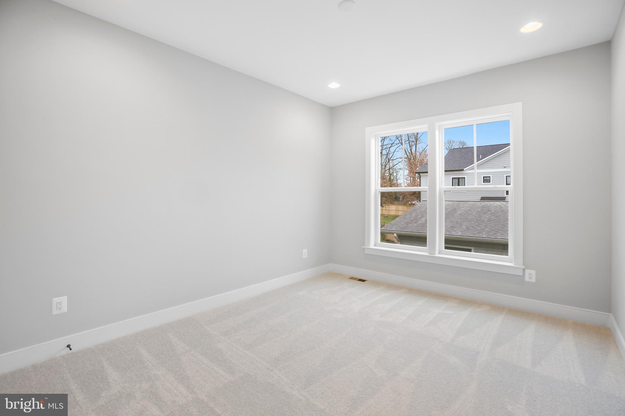 LEE CREST - Residential