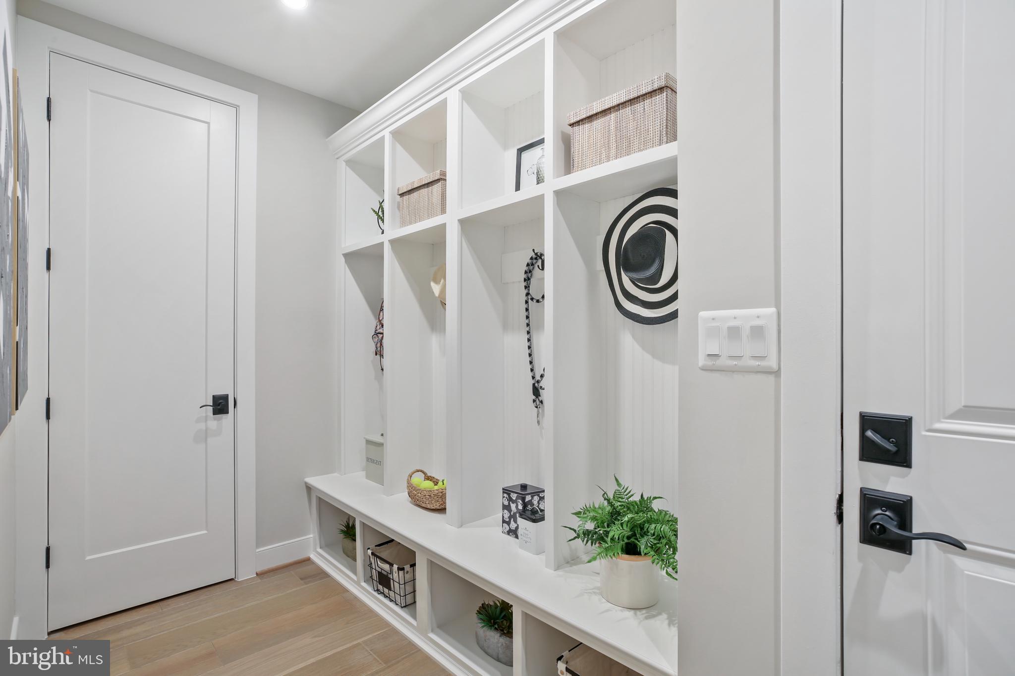 LEE CREST - Residential