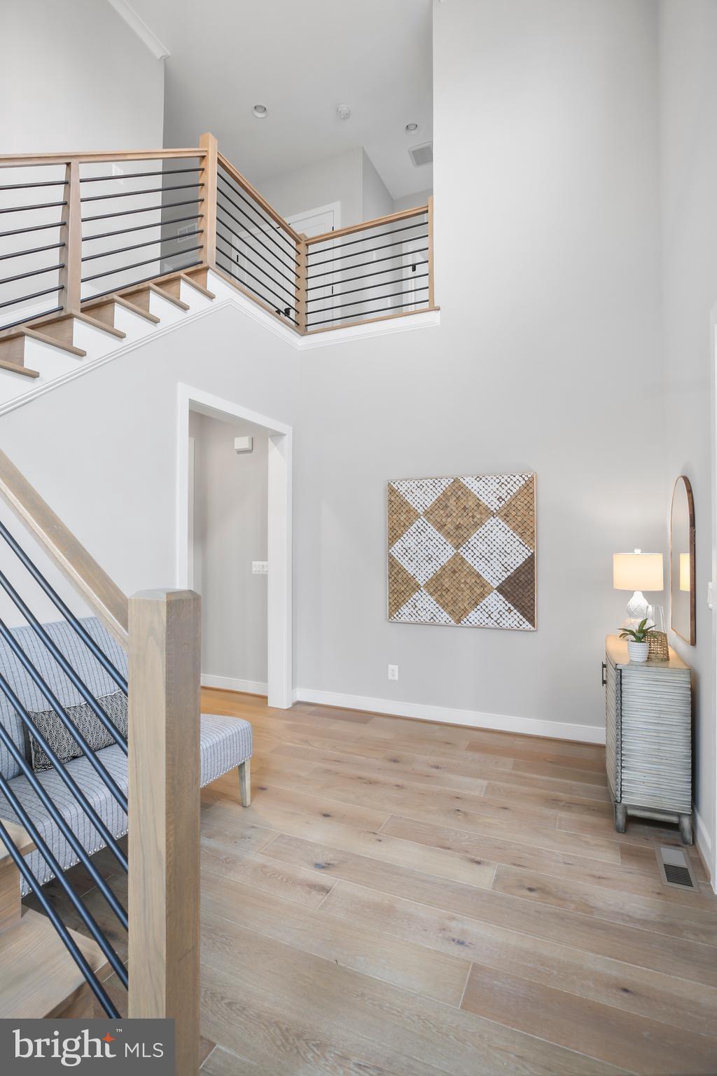 LEE CREST - Residential