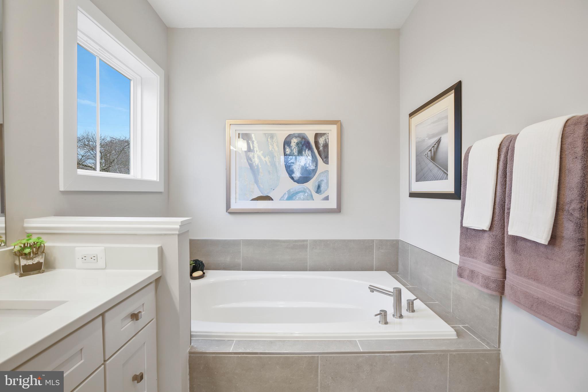 LEE CREST - Residential