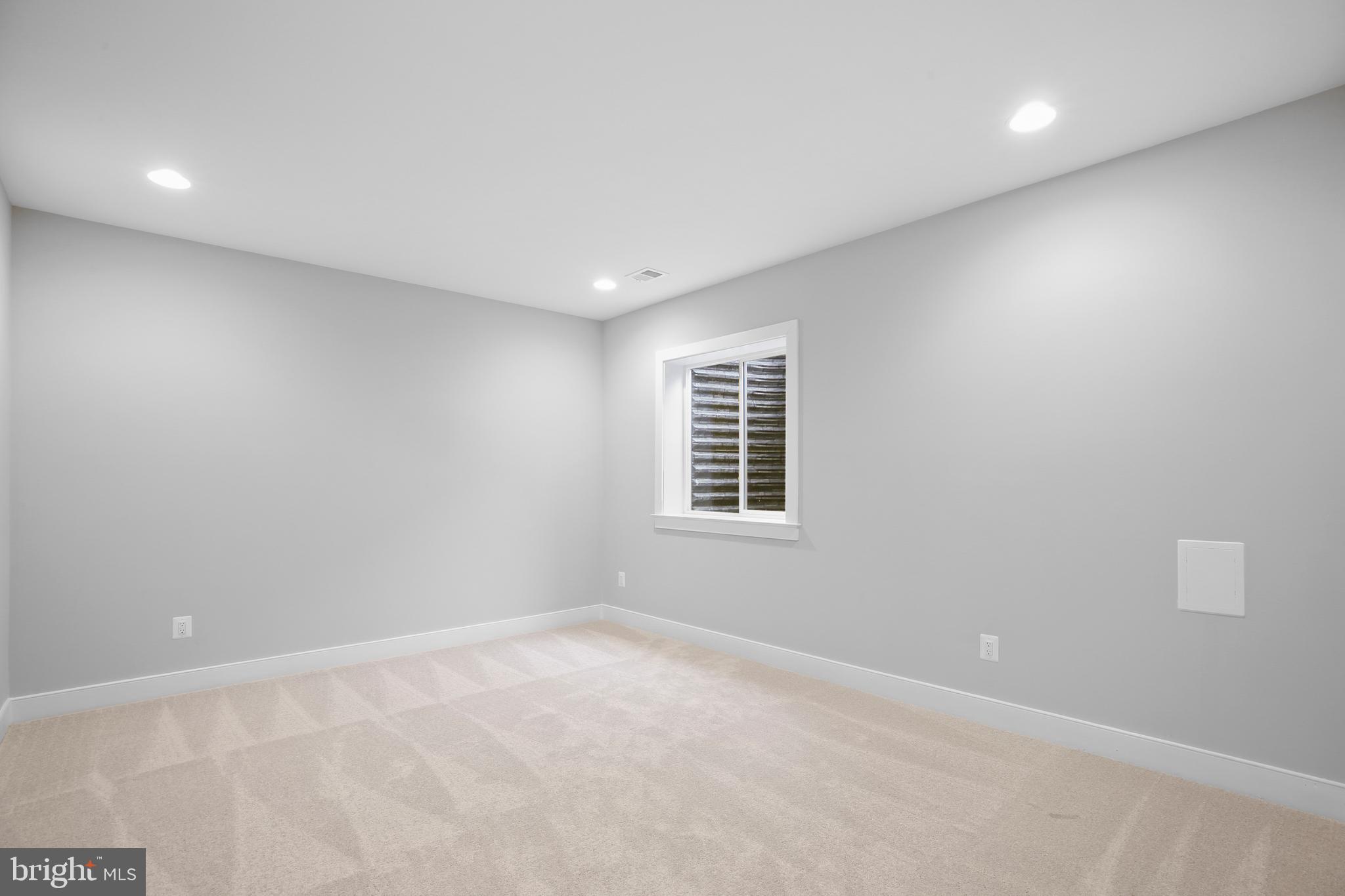 LEE CREST - Residential