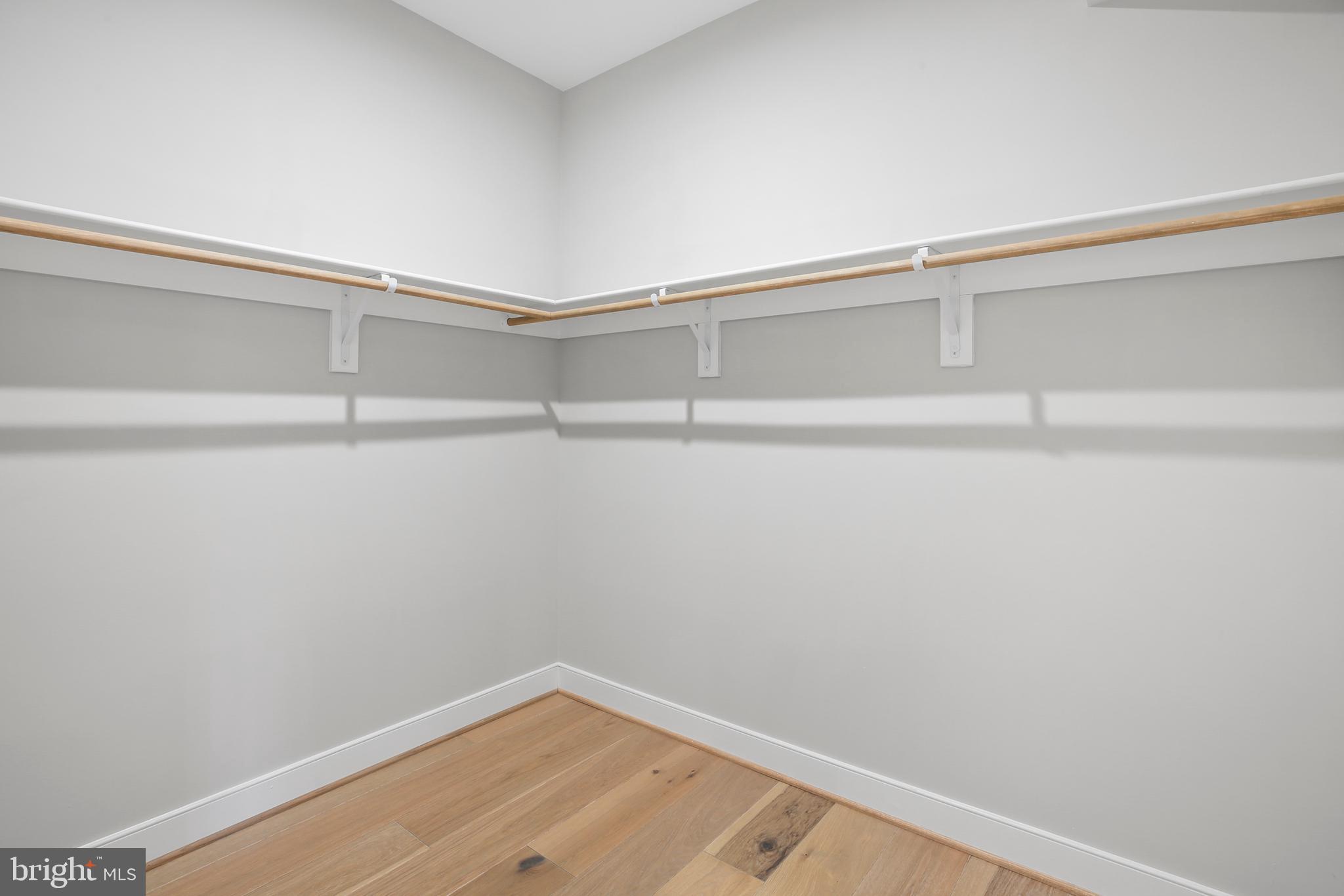 LEE CREST - Residential