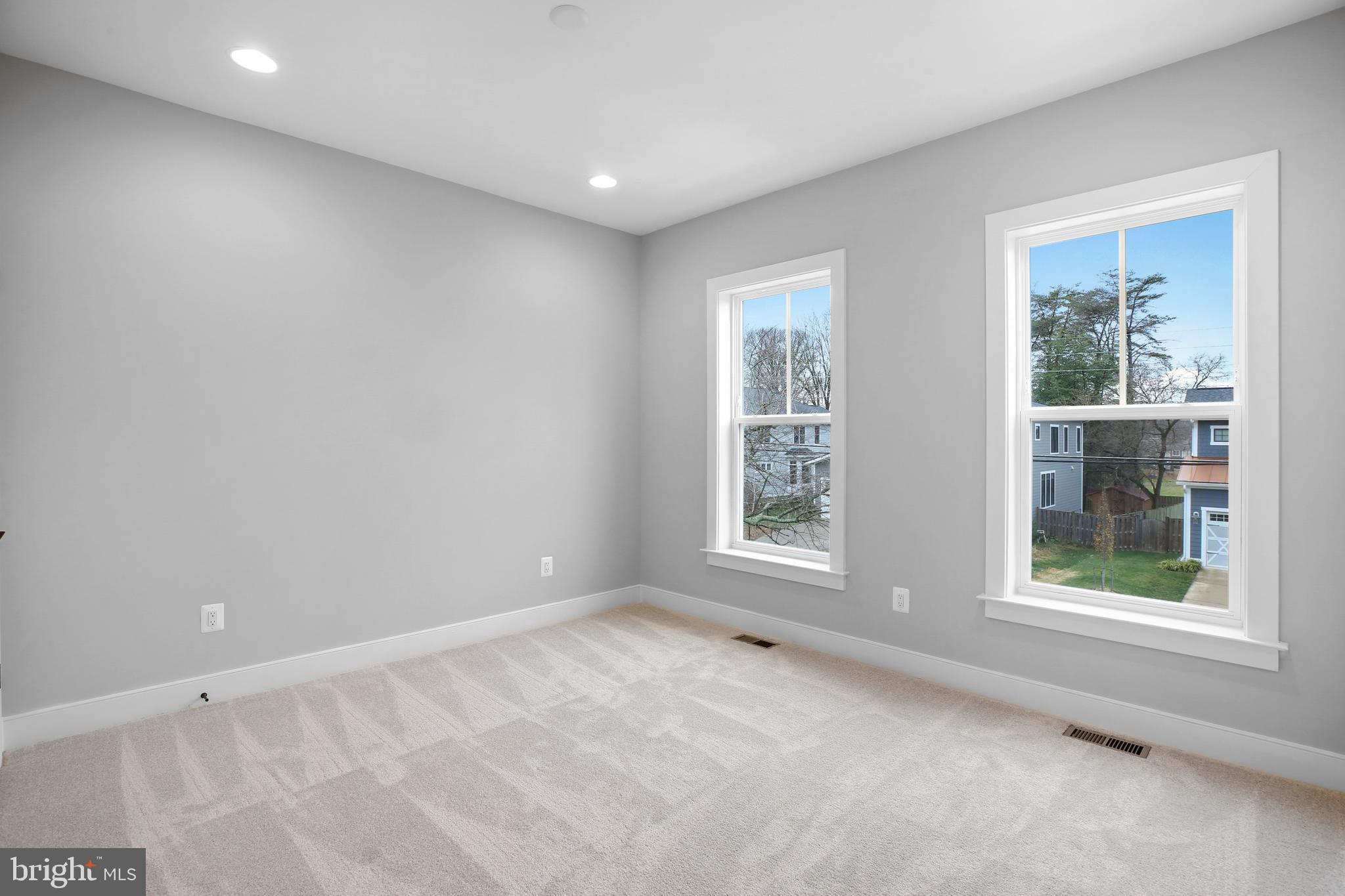 LEE CREST - Residential