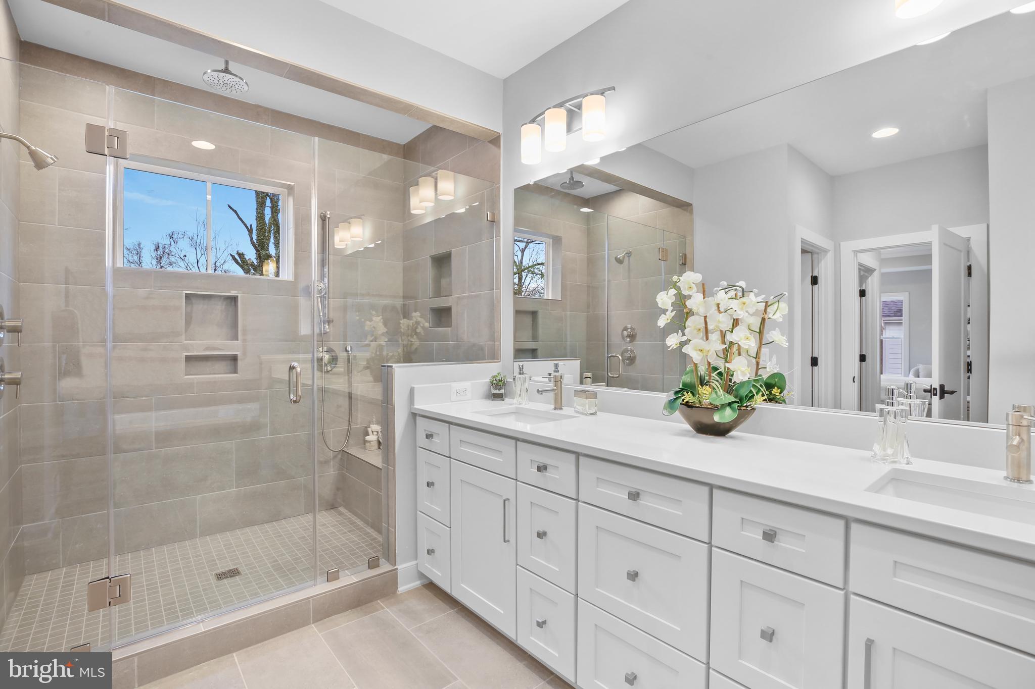 LEE CREST - Residential