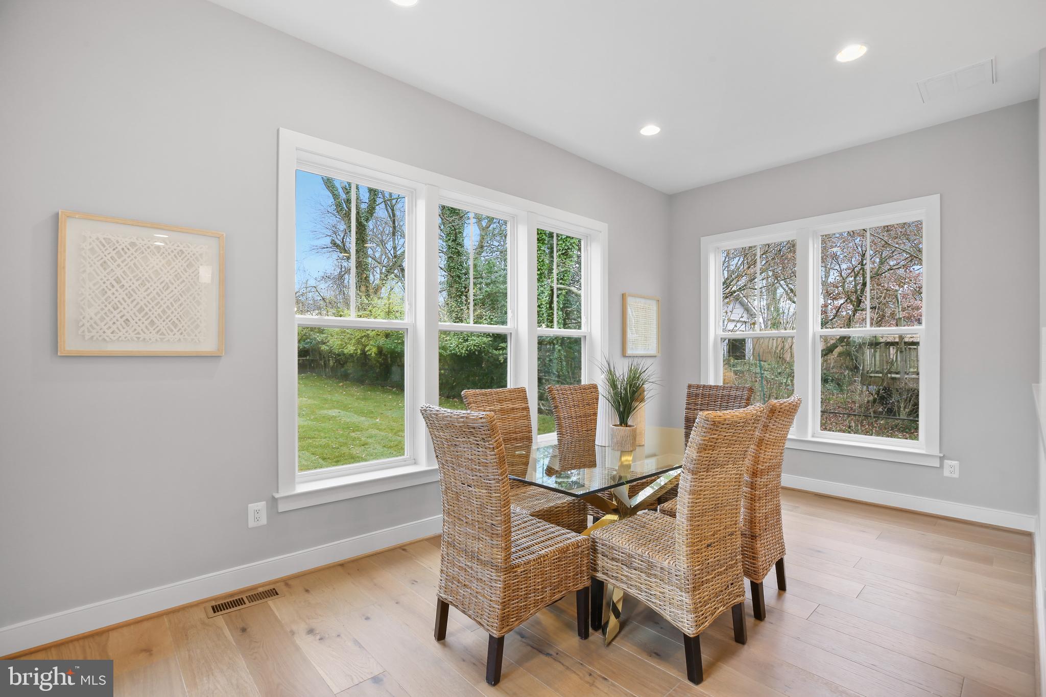 LEE CREST - Residential