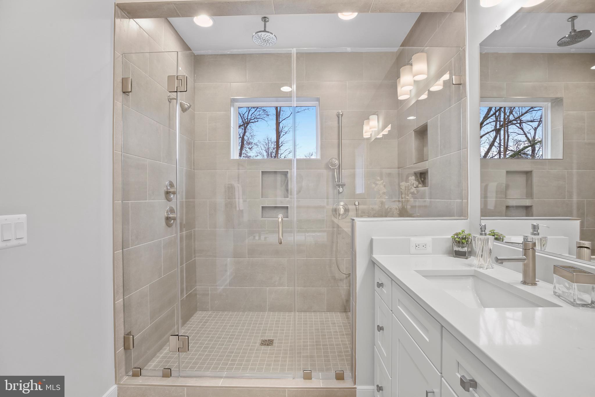 LEE CREST - Residential