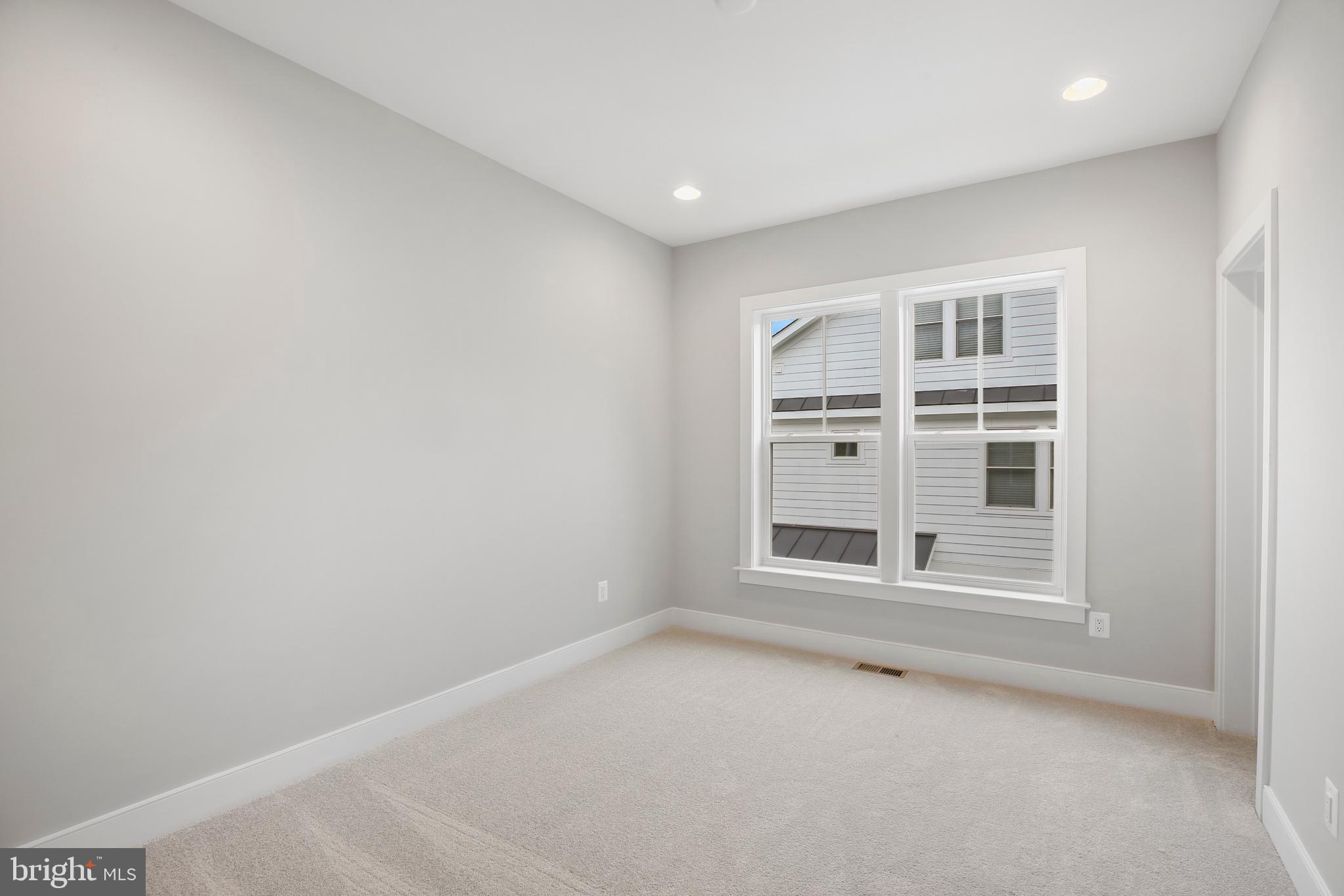 LEE CREST - Residential