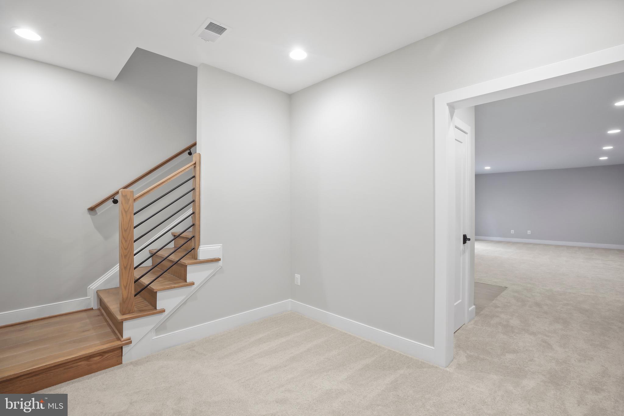 LEE CREST - Residential