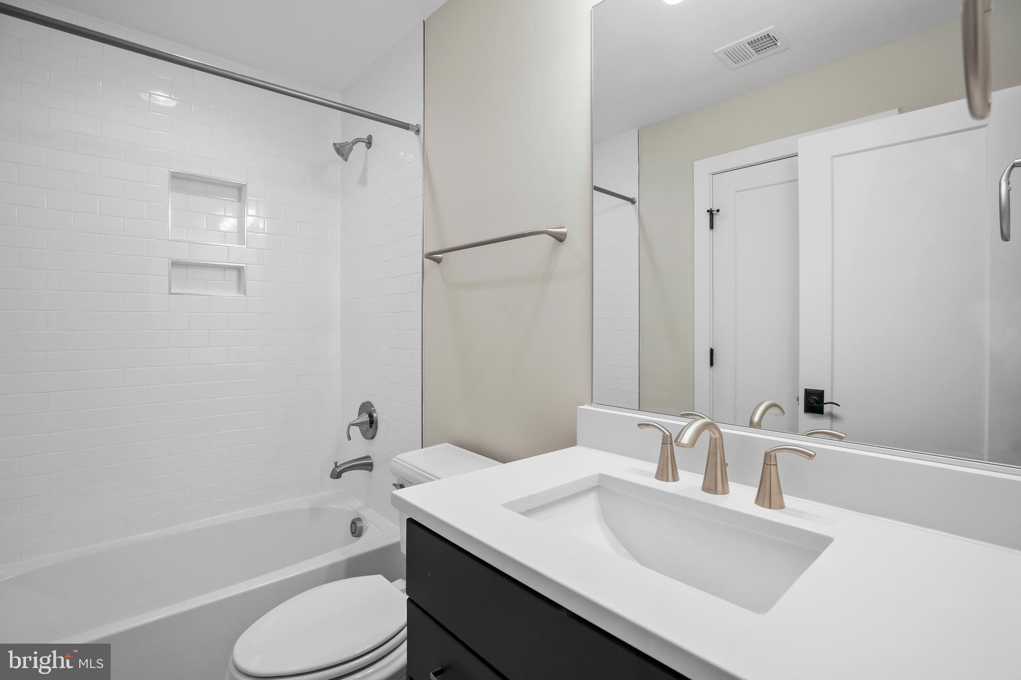 LEE CREST - Residential