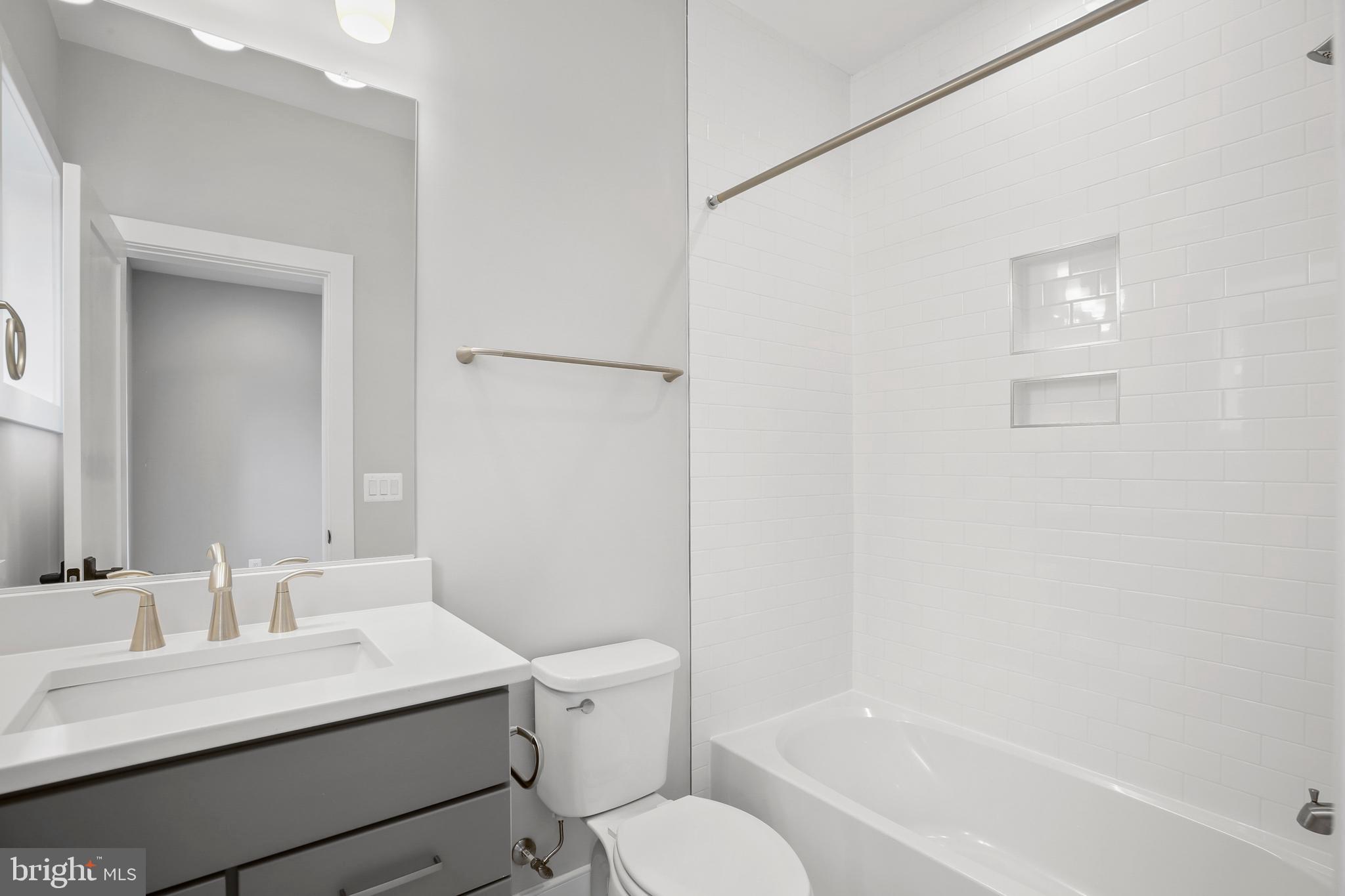 LEE CREST - Residential