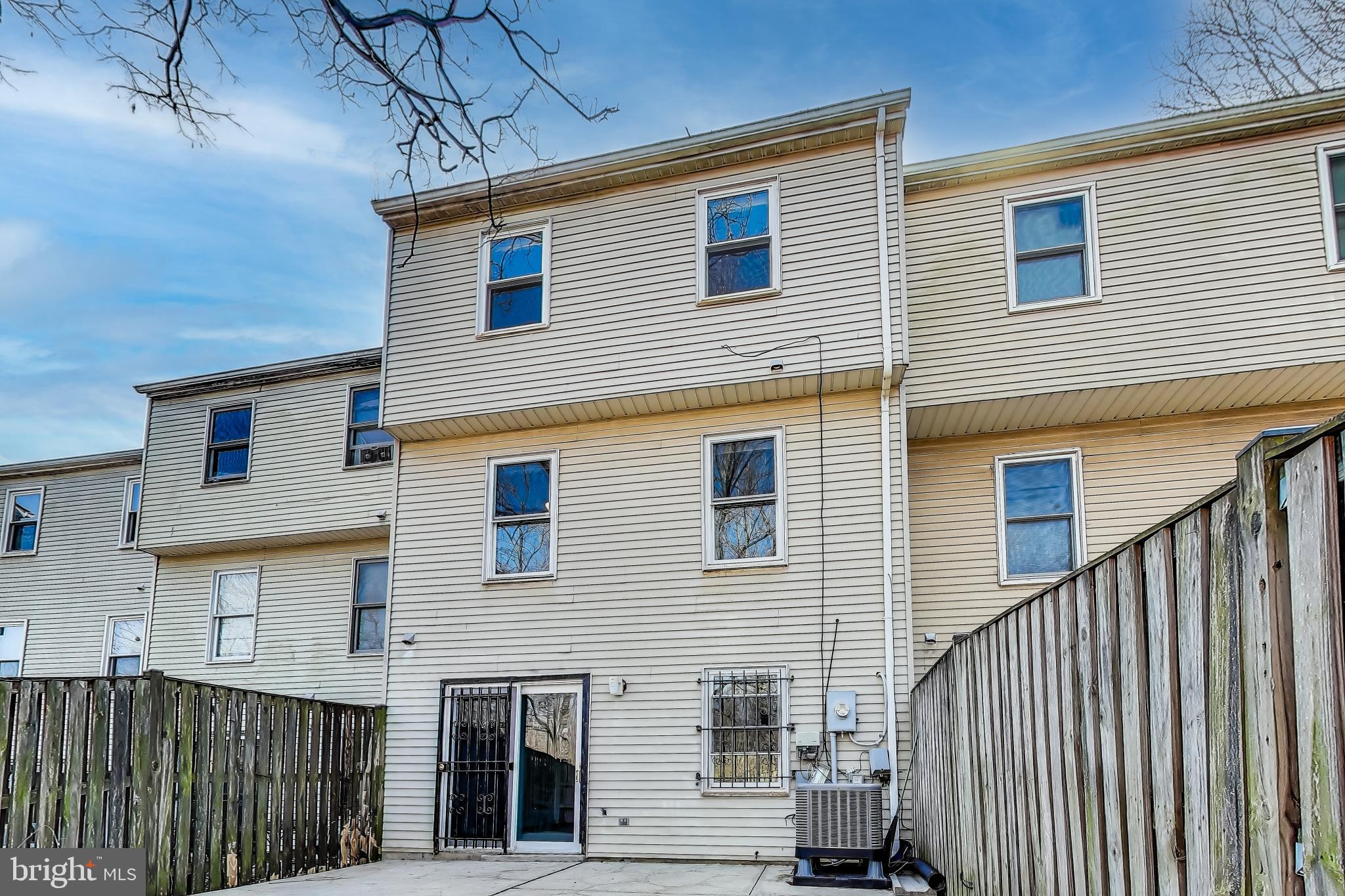 HILLCREST TOWNE - Residential