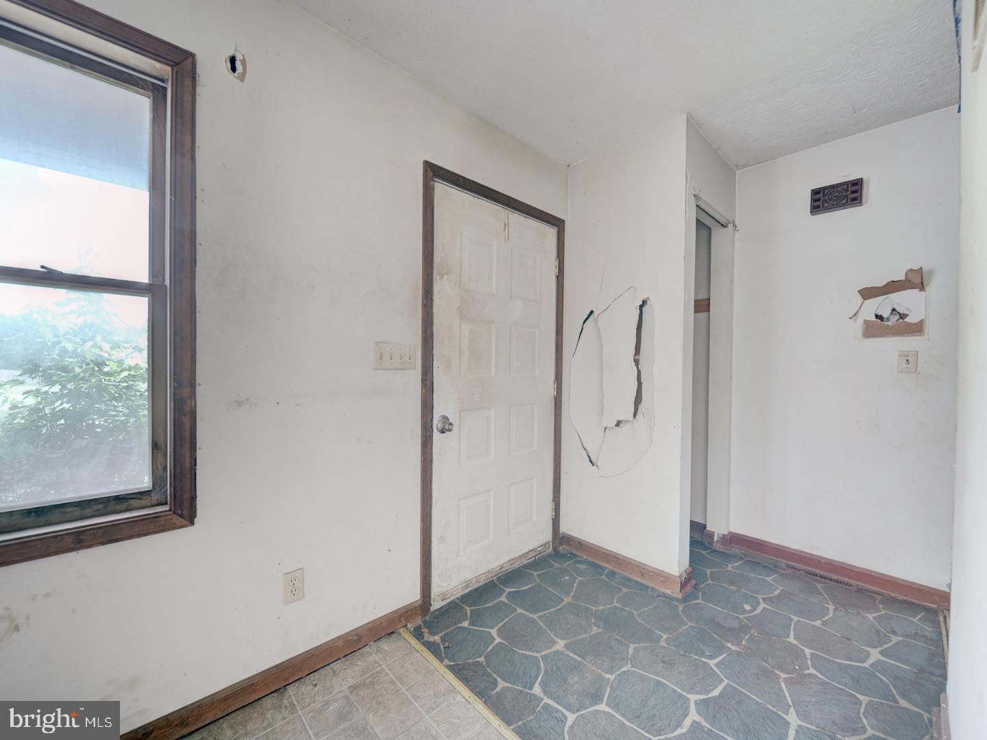 5724 ROSS DRIVE