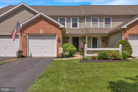 Townhouse For Sale - 4036 Parkside Court<br/> MOUNT JOY, PA 17552