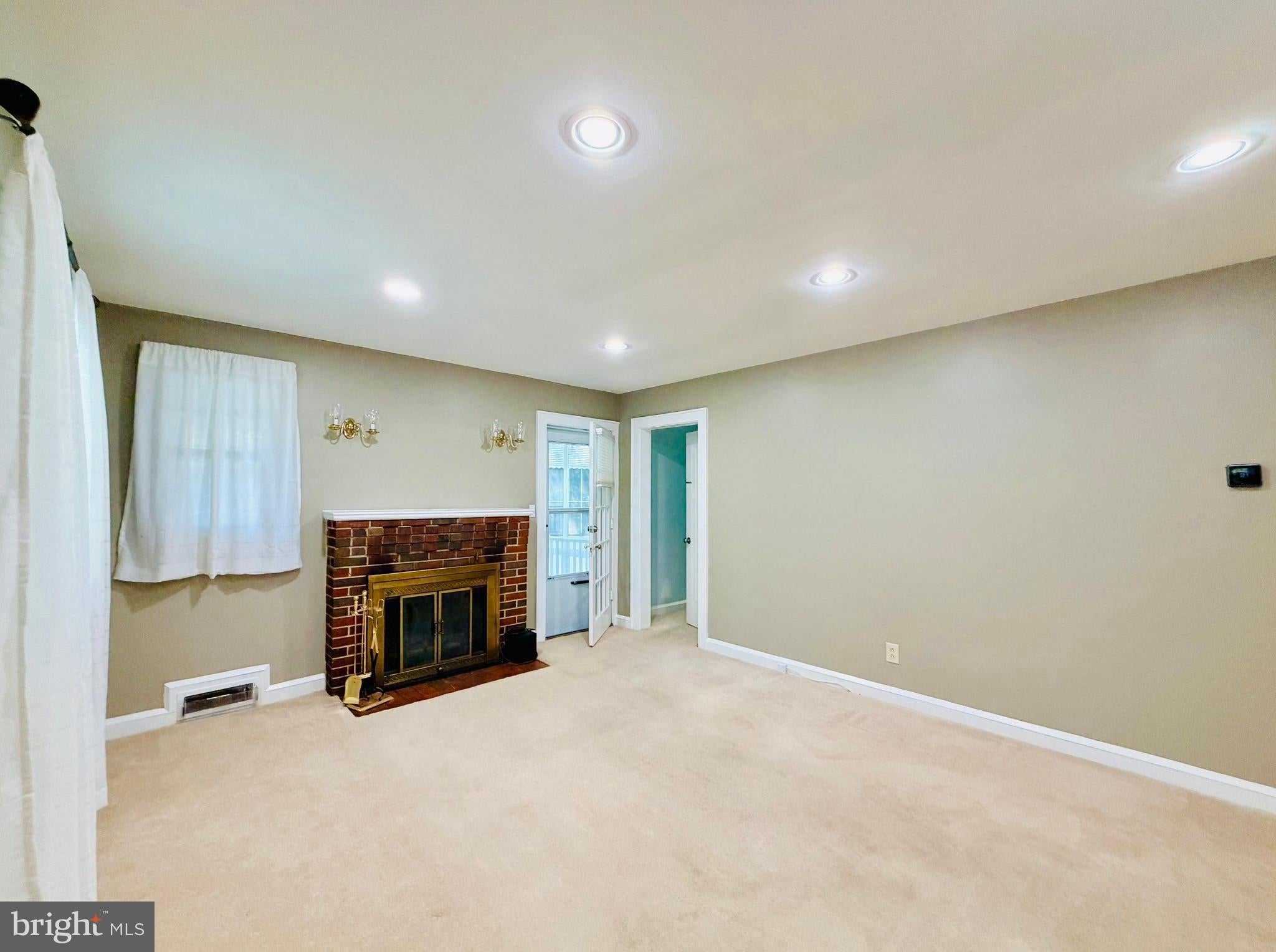 907 HERON DRIVE