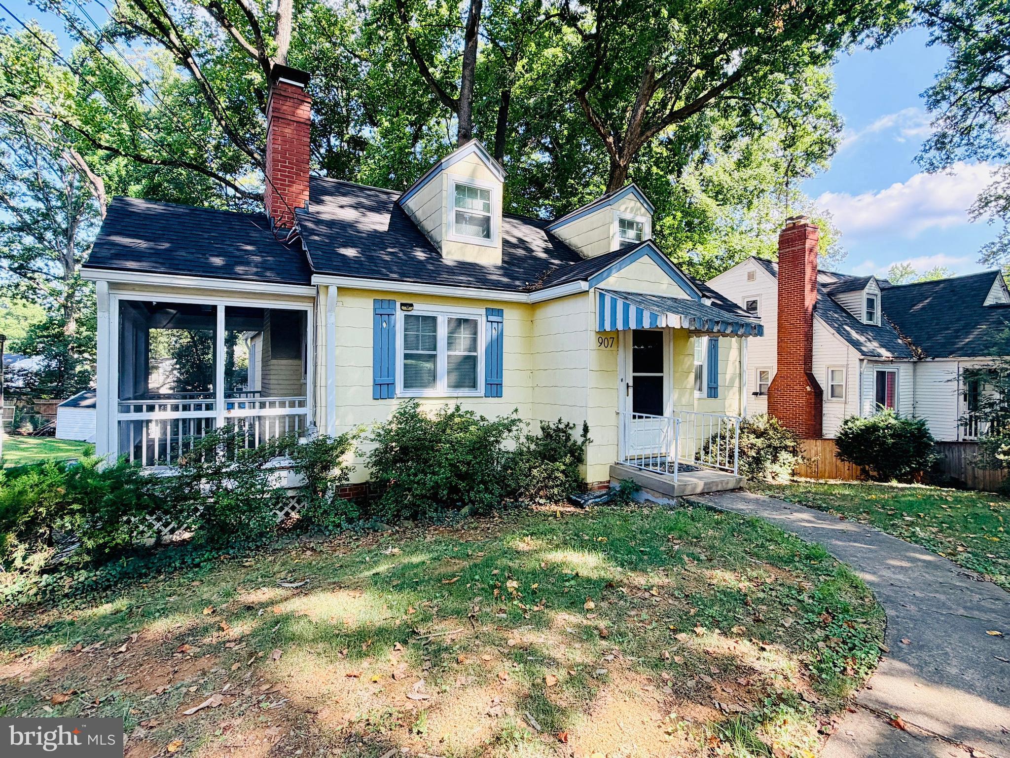 907 HERON DRIVE