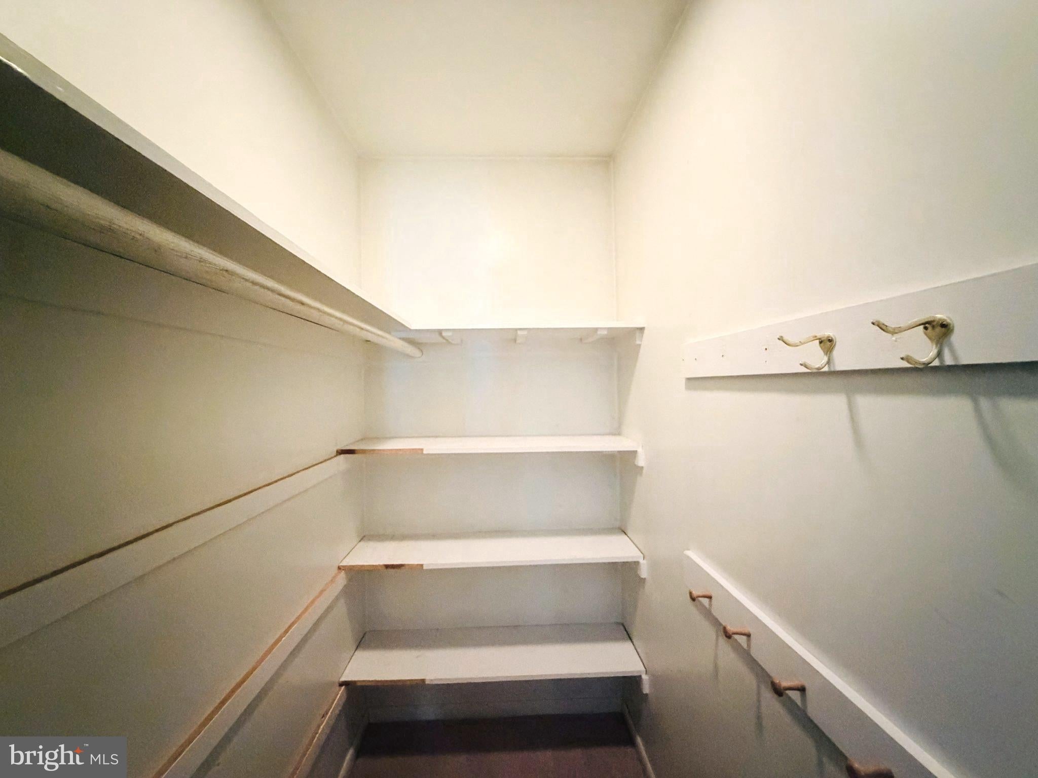 907 HERON DRIVE