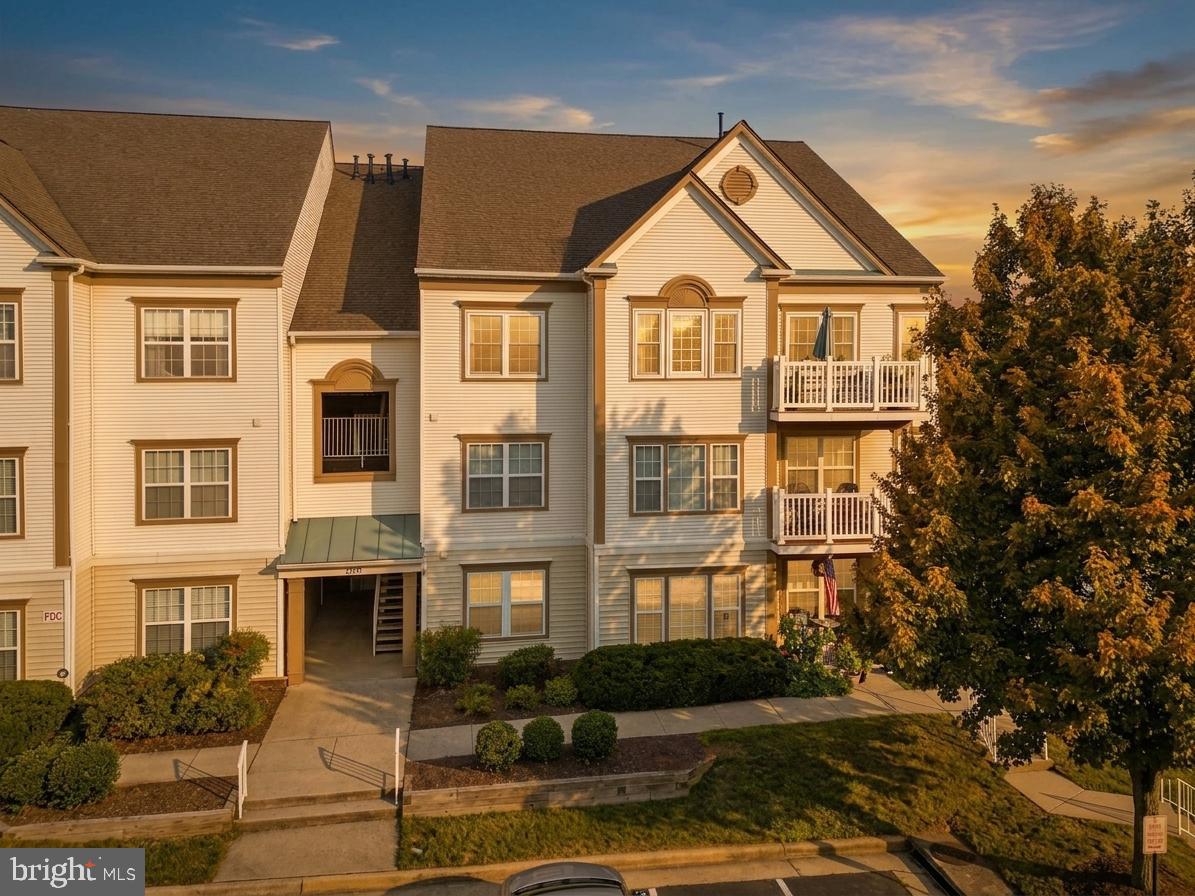 Photo 1 of 52 — 21851 LOCOMOTIVE TERRACE 301, STERLING, VA 20166