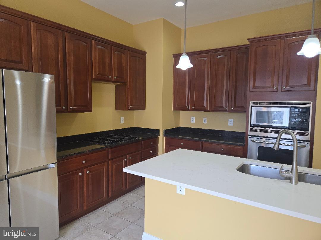 HIDDEN CREEK - Residential Lease