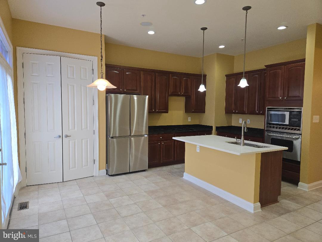 HIDDEN CREEK - Residential Lease