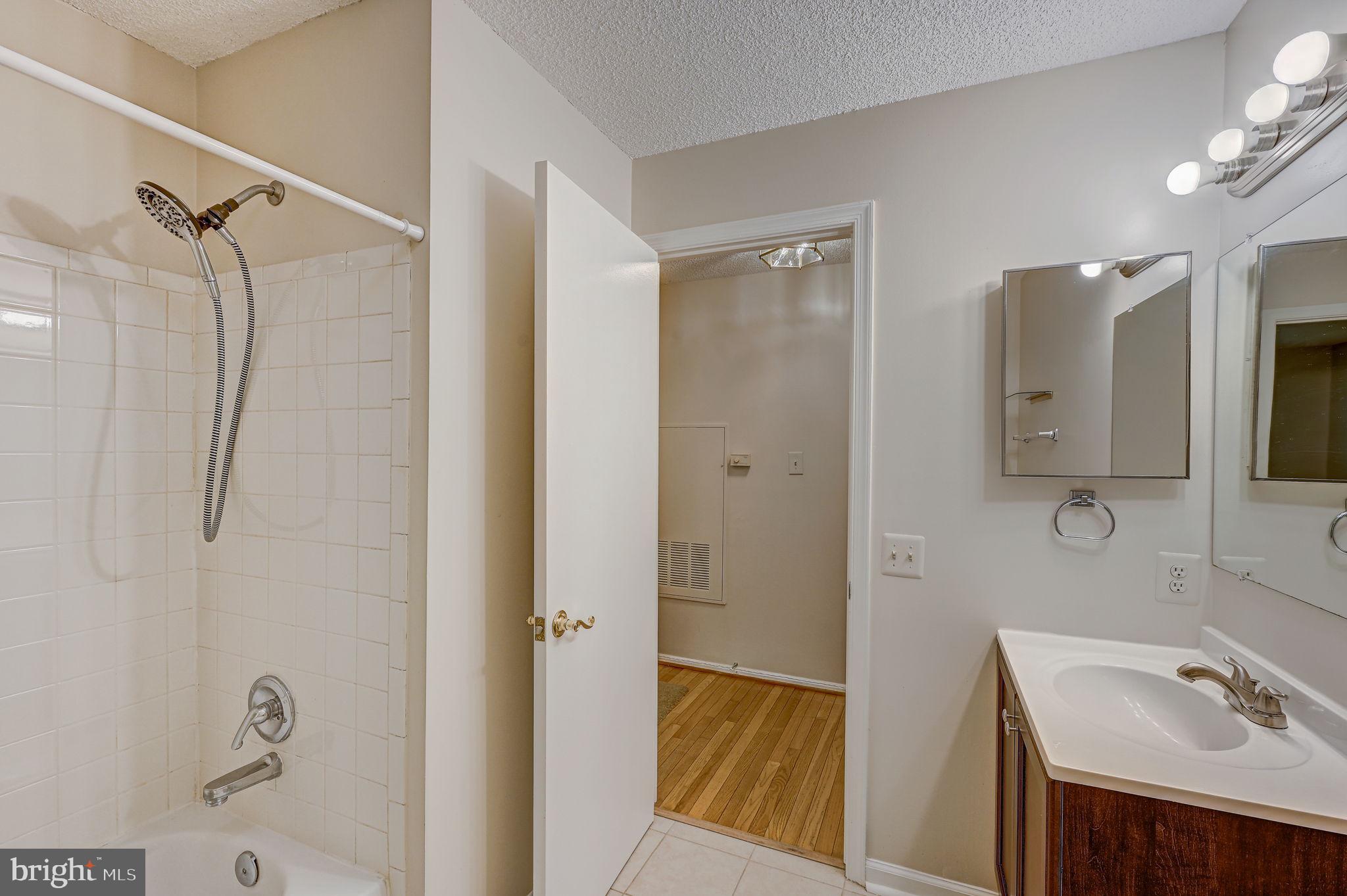 CHURCHILL VIEW - Residential Lease